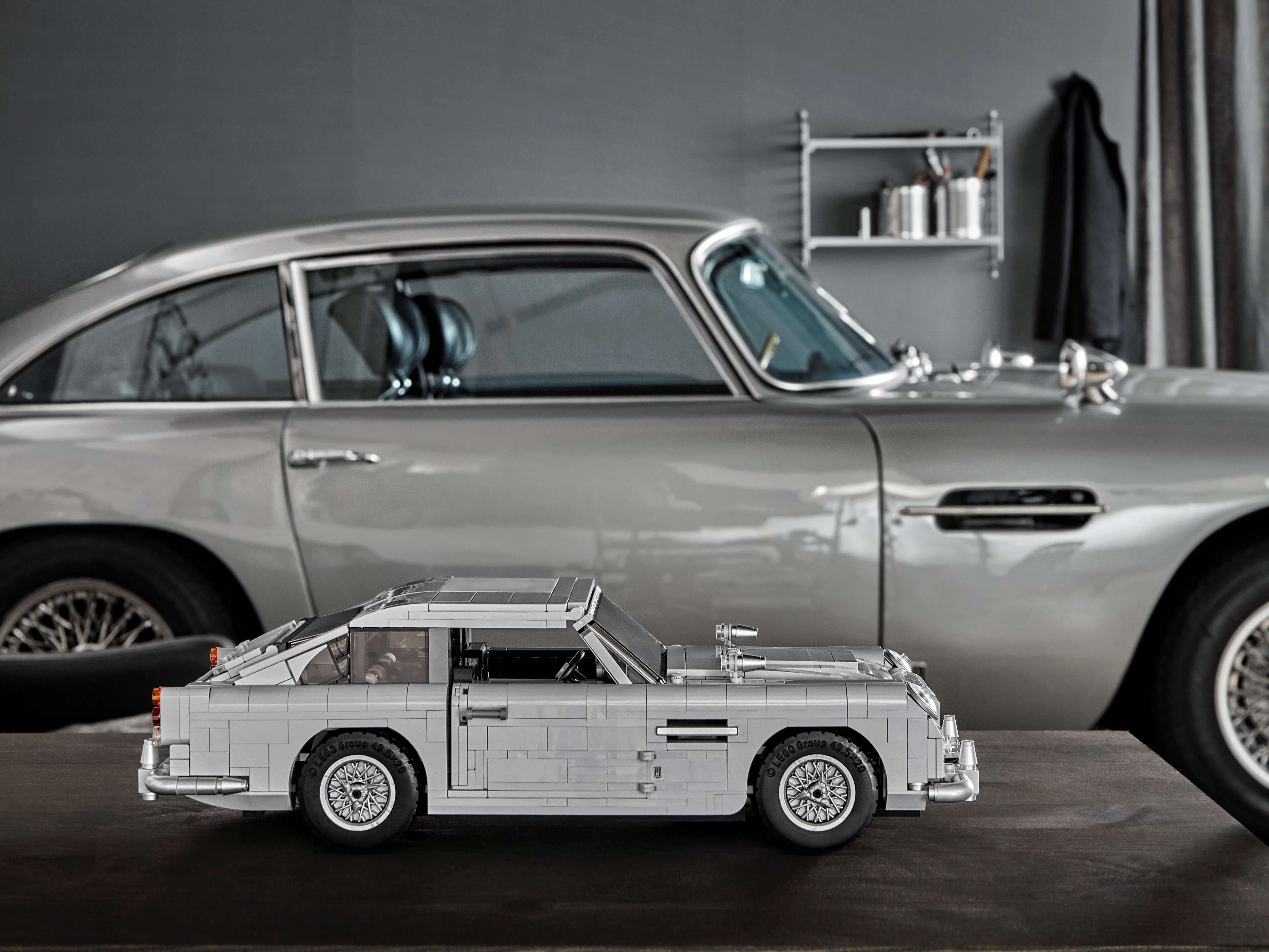 James Bond Aston Martin DB5 - Image 18