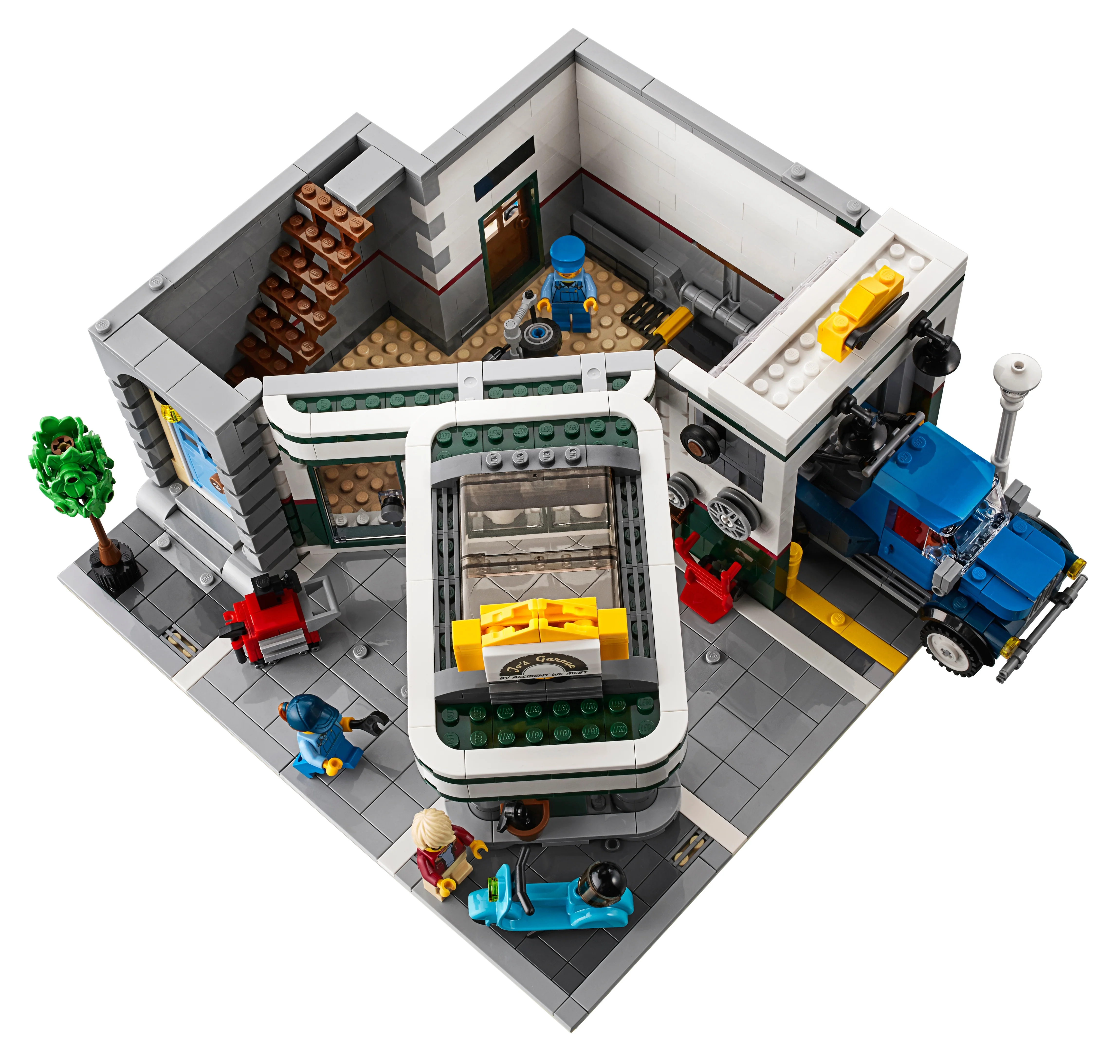 Corner Garage - Image 3