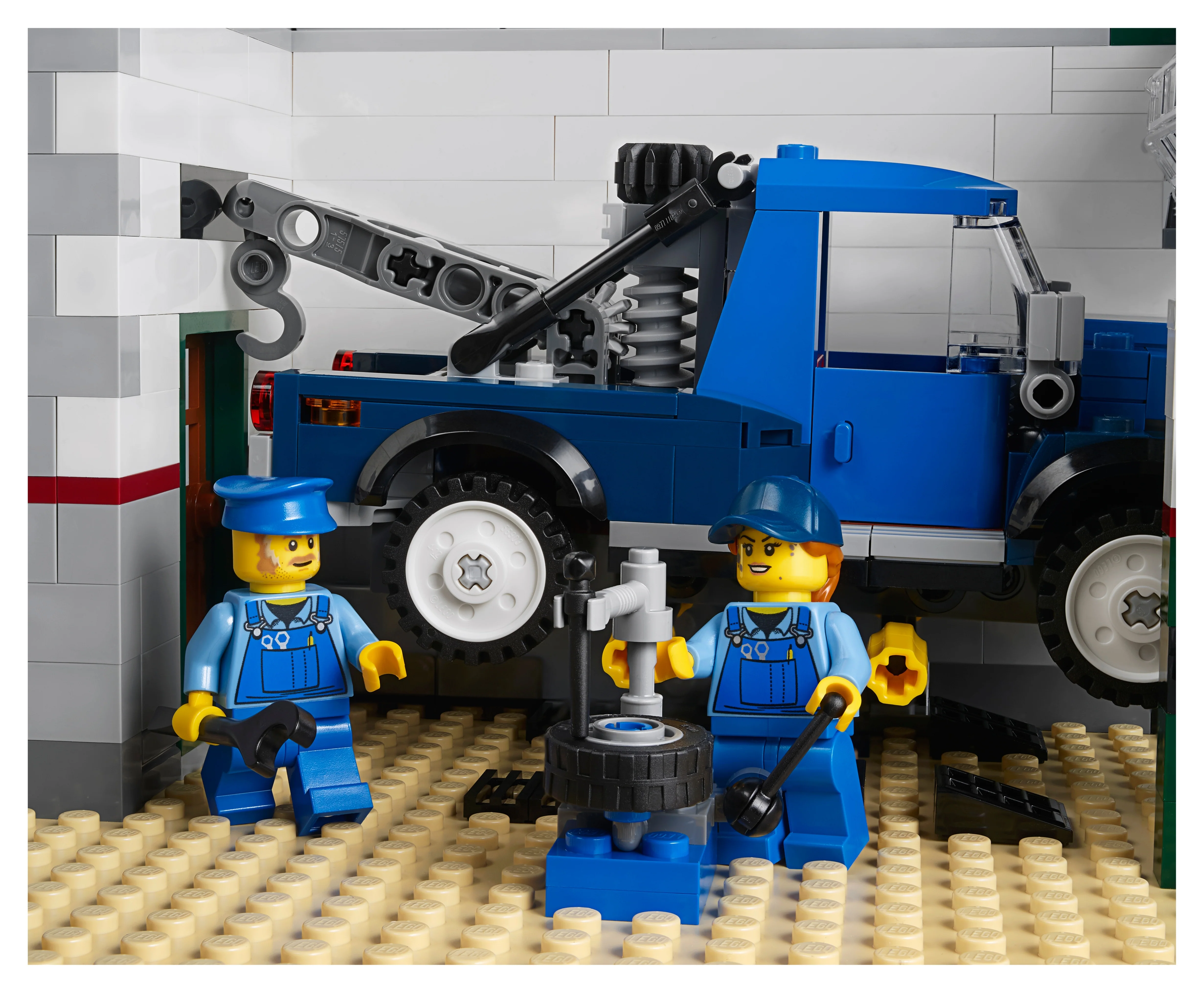 Corner Garage - Image 9