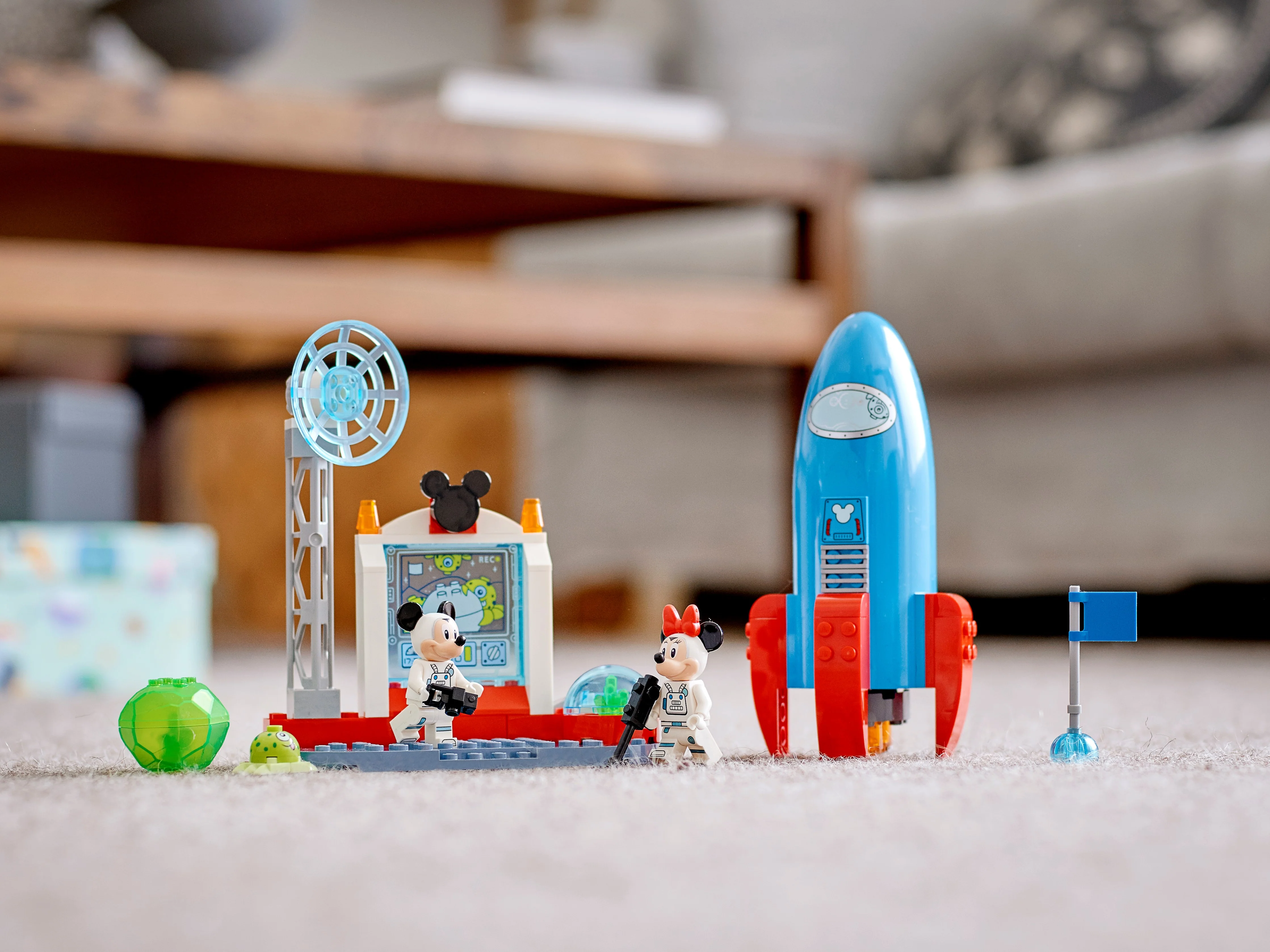 Mickey Mouse & Minnie Mouse's Space Rocket - Image 11