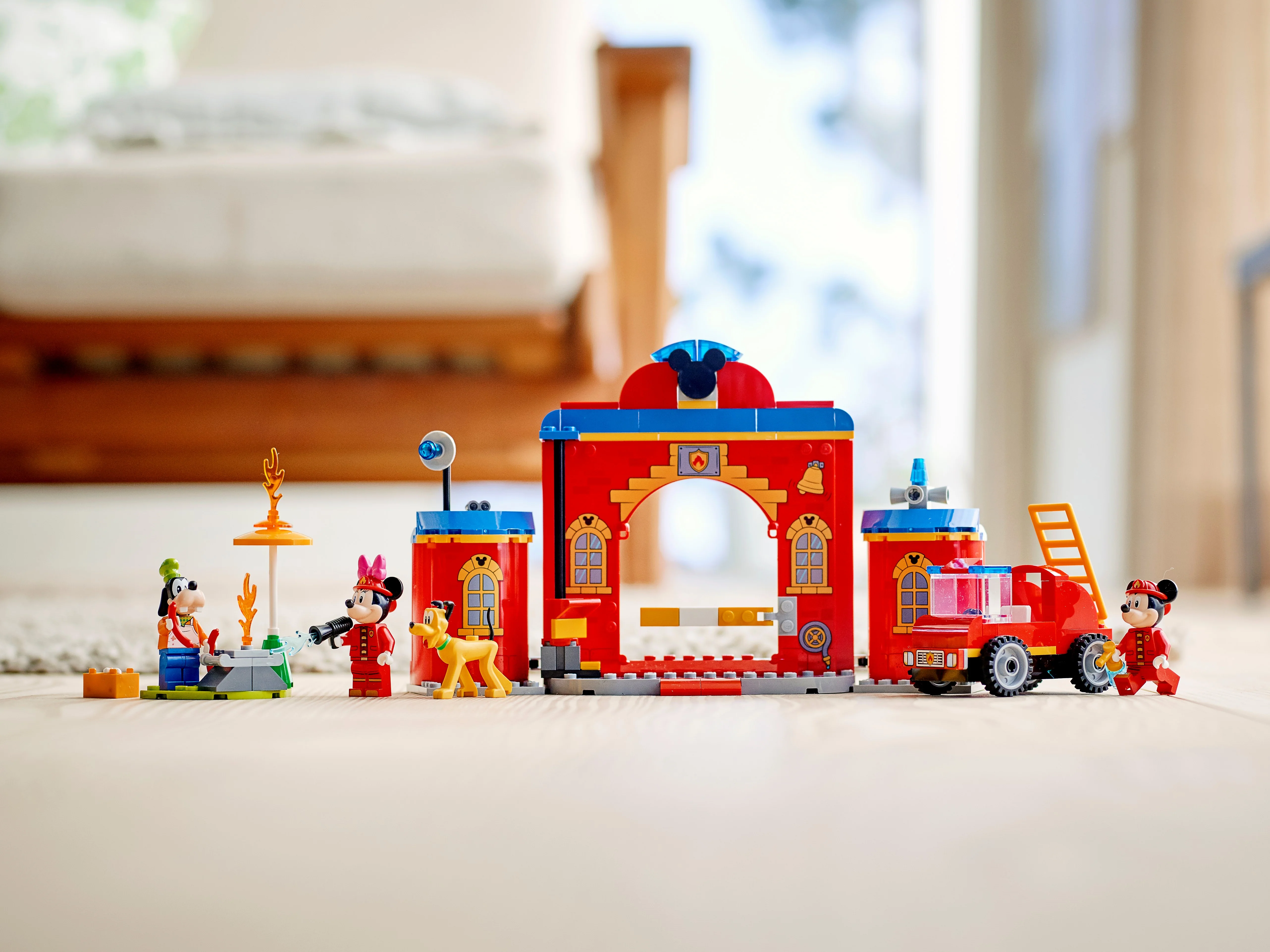 Mickey & Friends Fire Truck & Station - Image 10