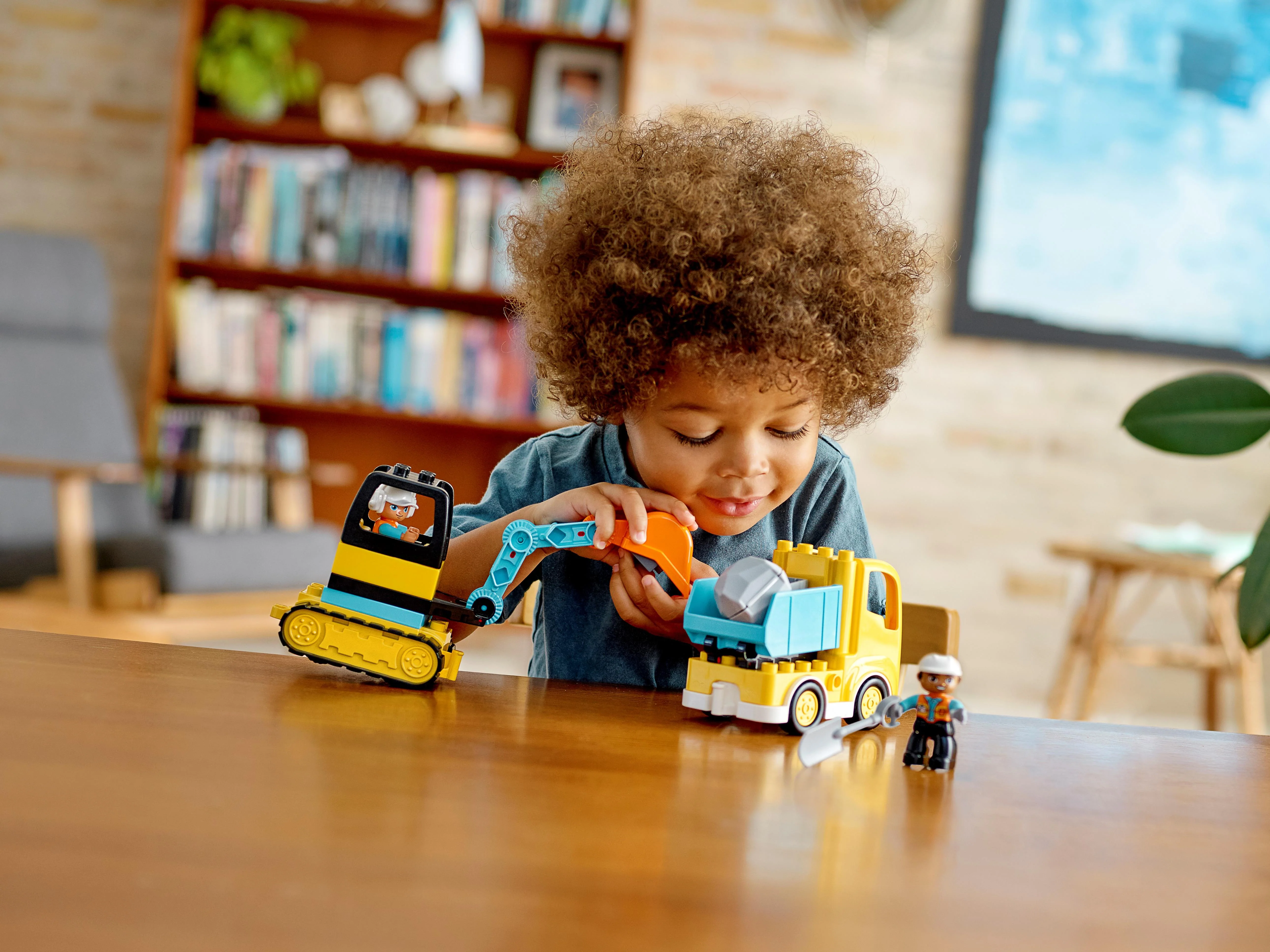 Truck & Tracked Excavator - Image 8