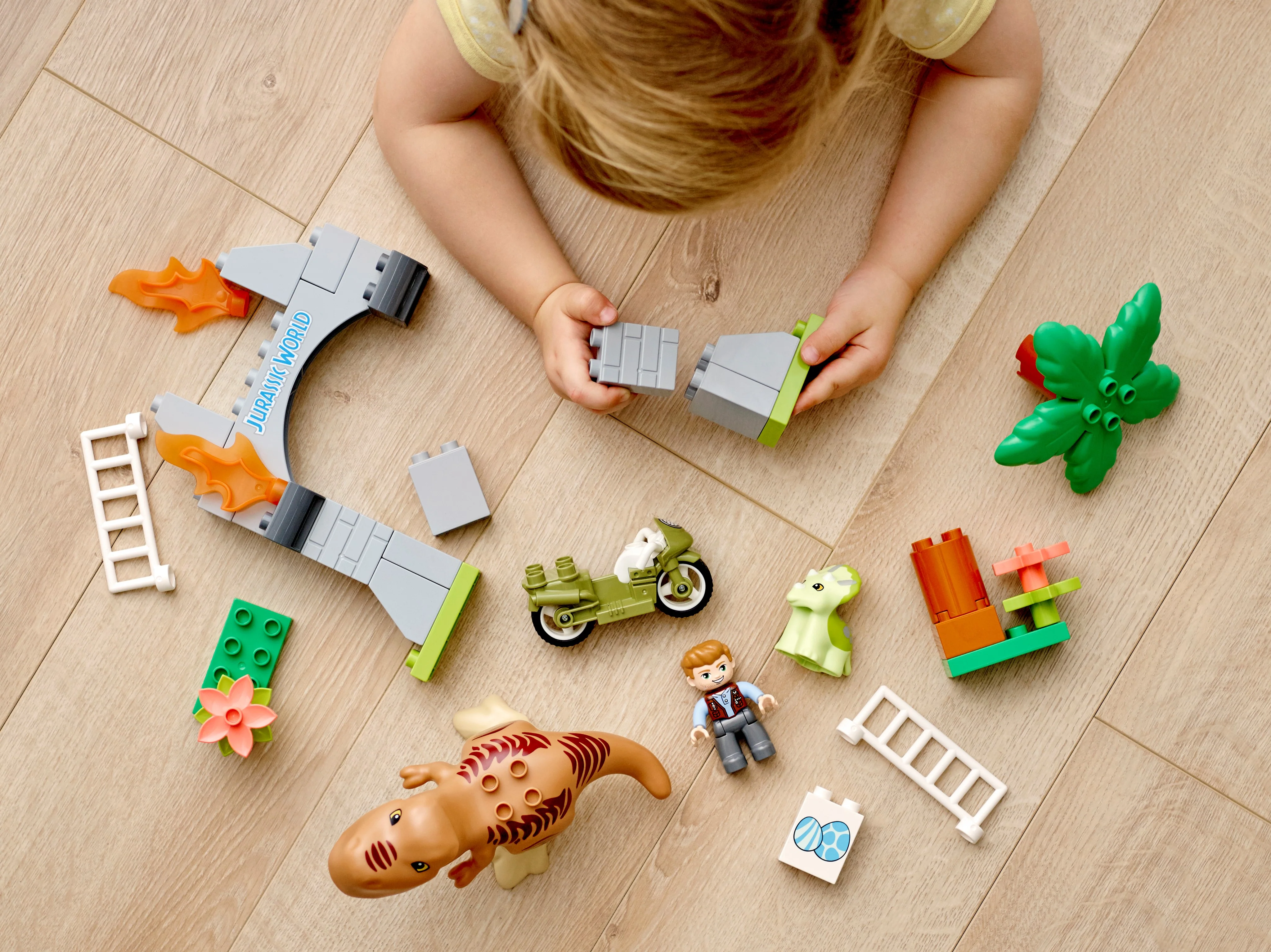 T. rex and Triceratops Dinosaur Breakout - Image 4