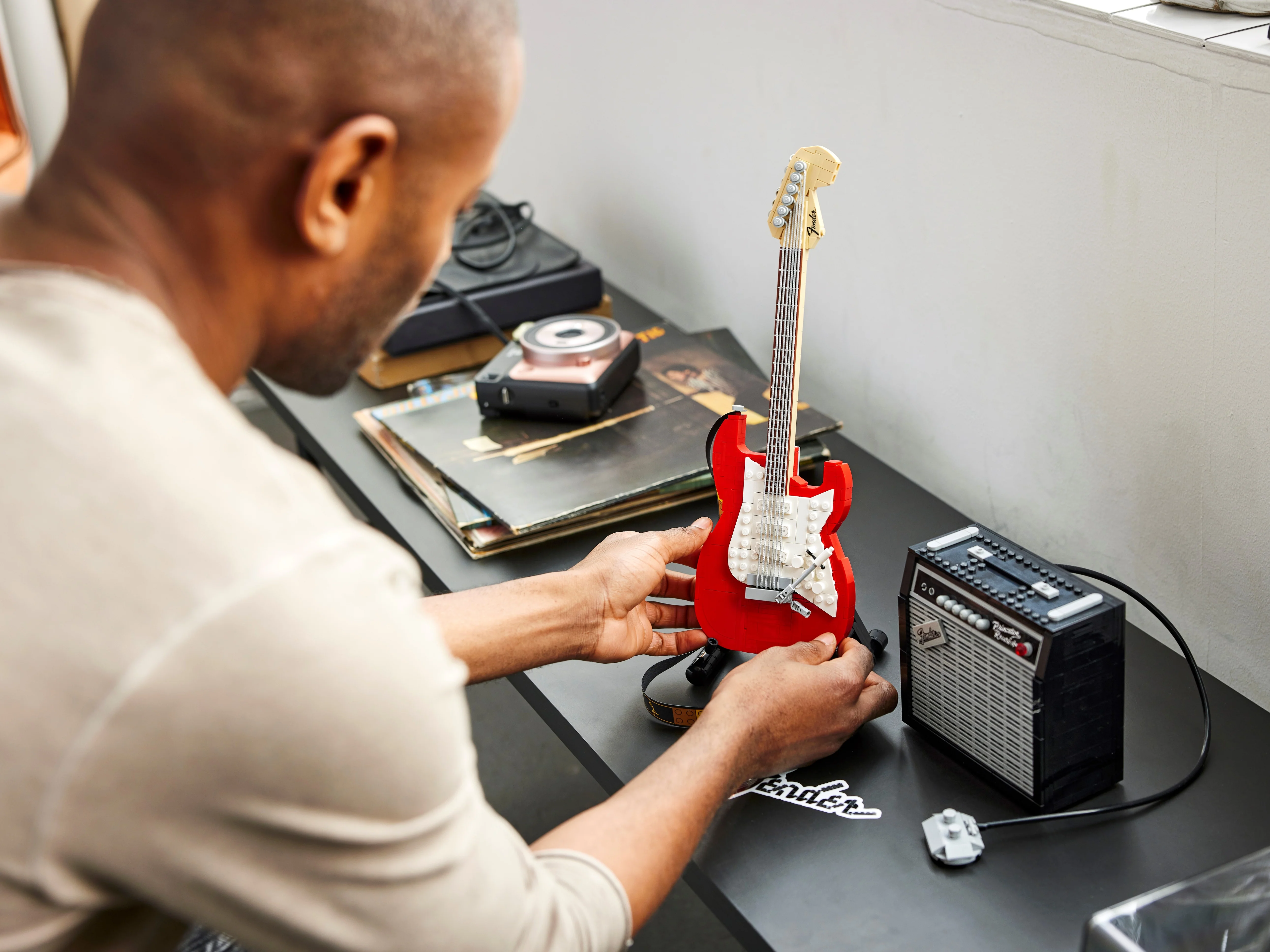 Fender Stratocaster - Image 19