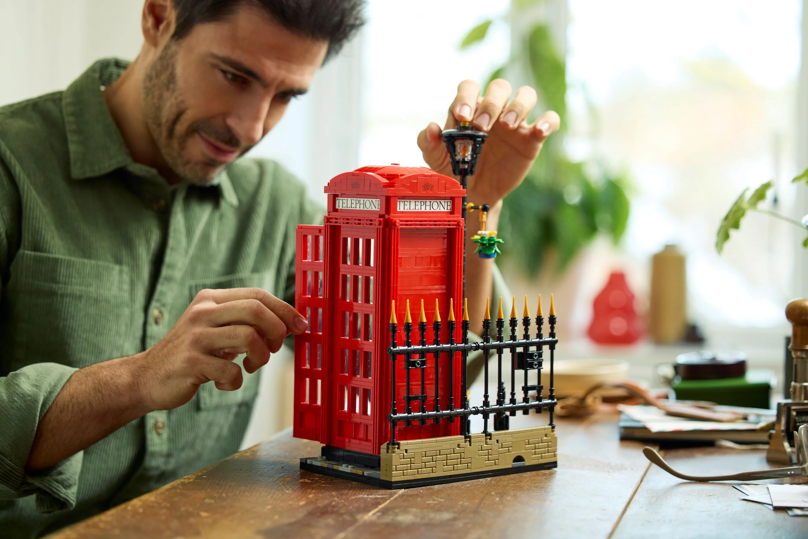 Red London Telephone Box - Image 11