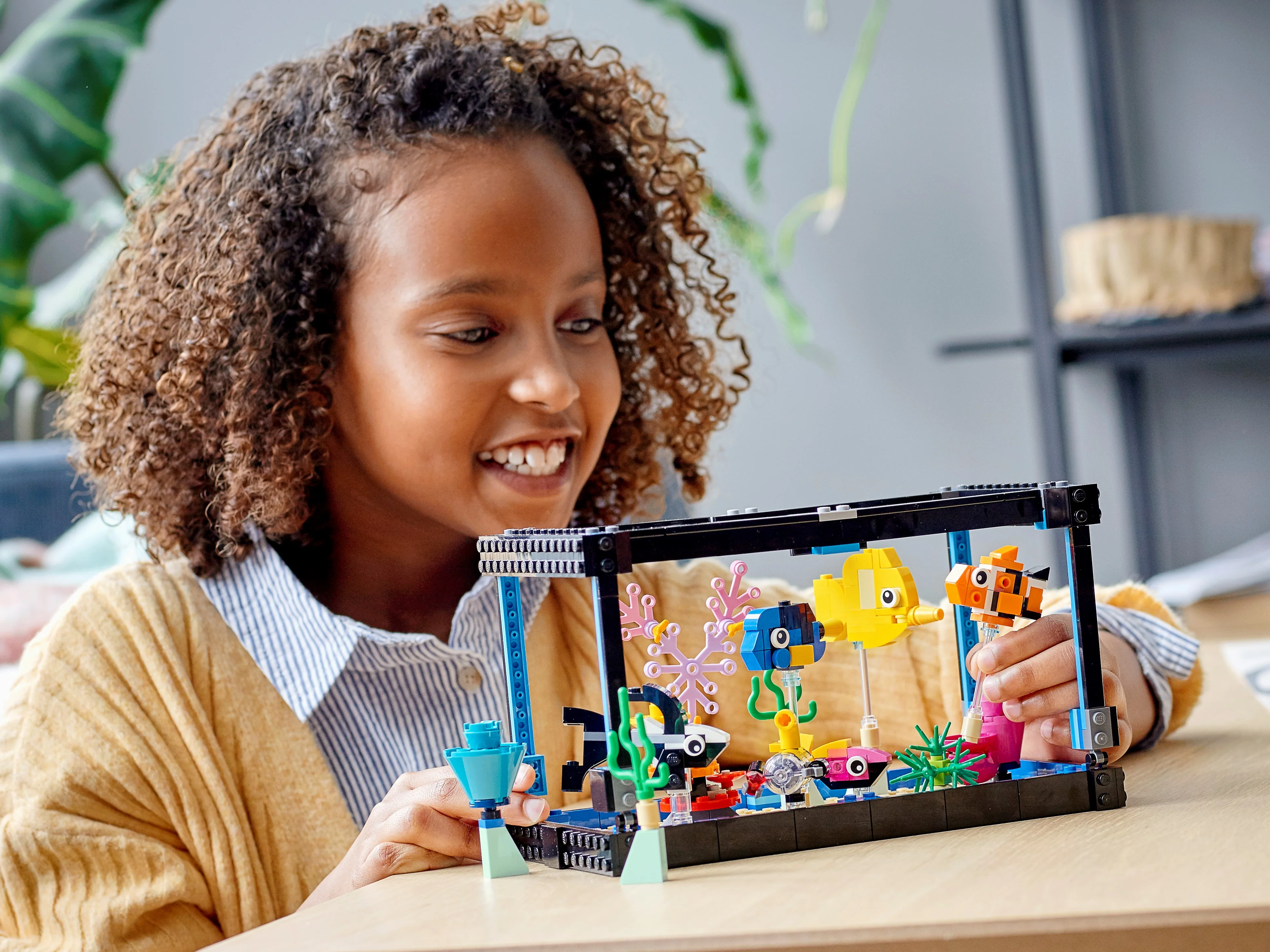 Fish Tank - Image 11