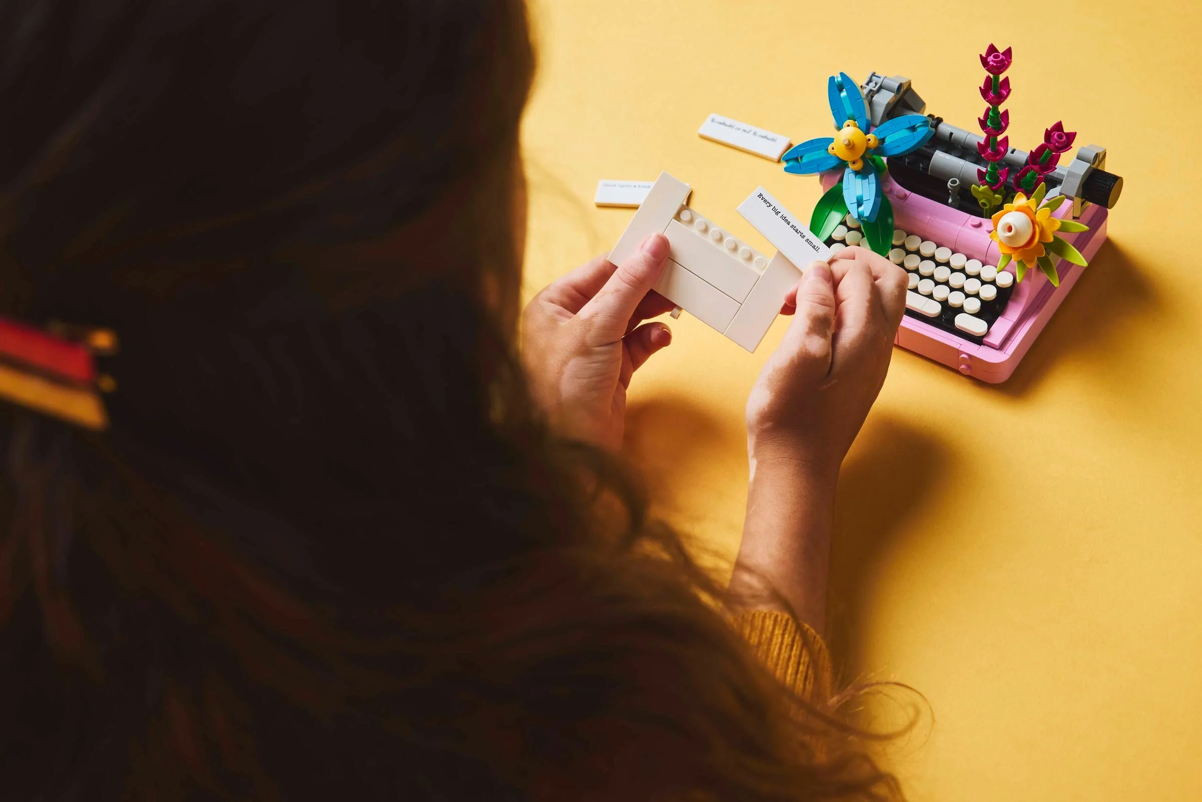 Typewriter with Flowers - Image 7