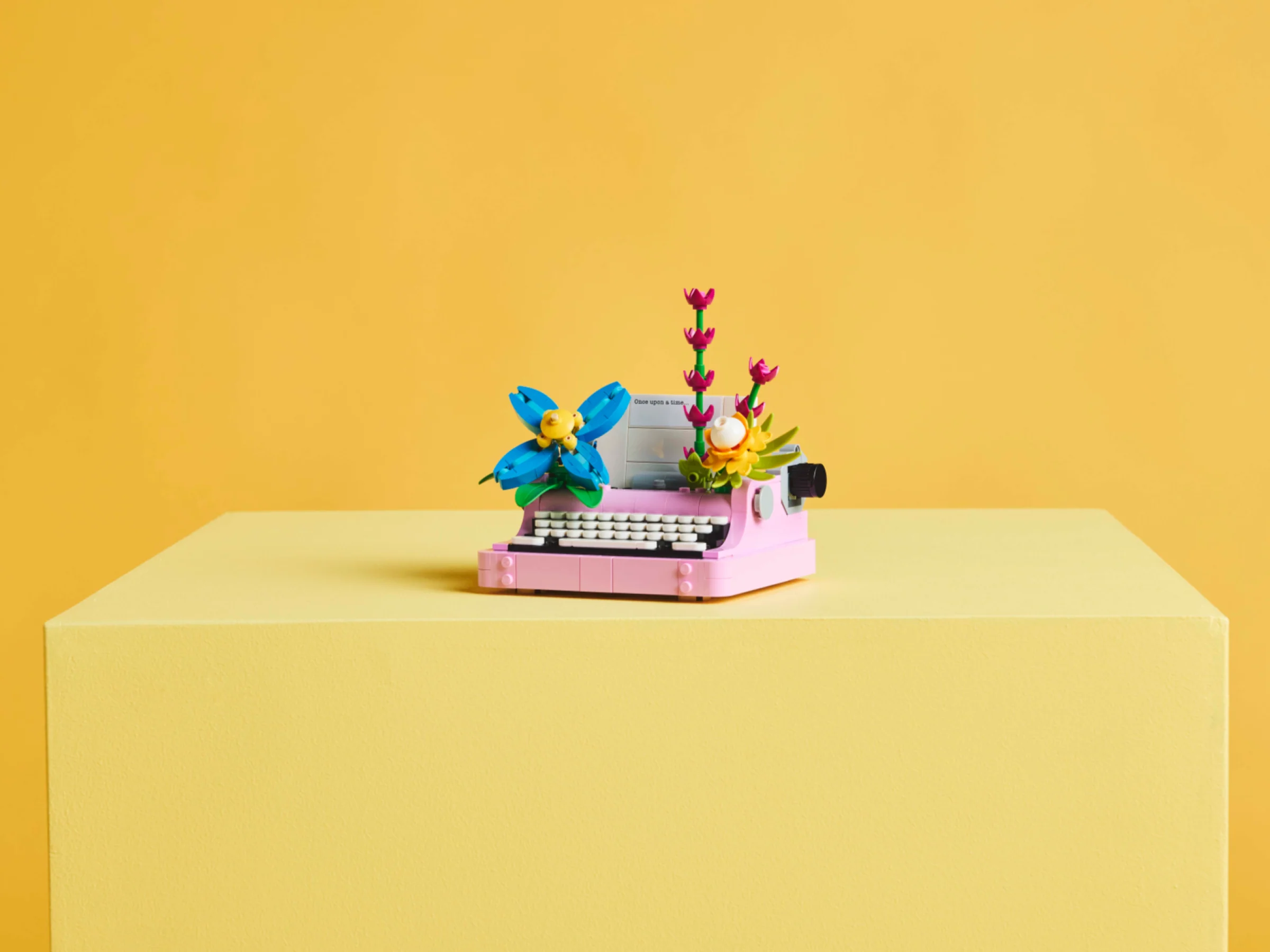 Typewriter with Flowers - Image 8