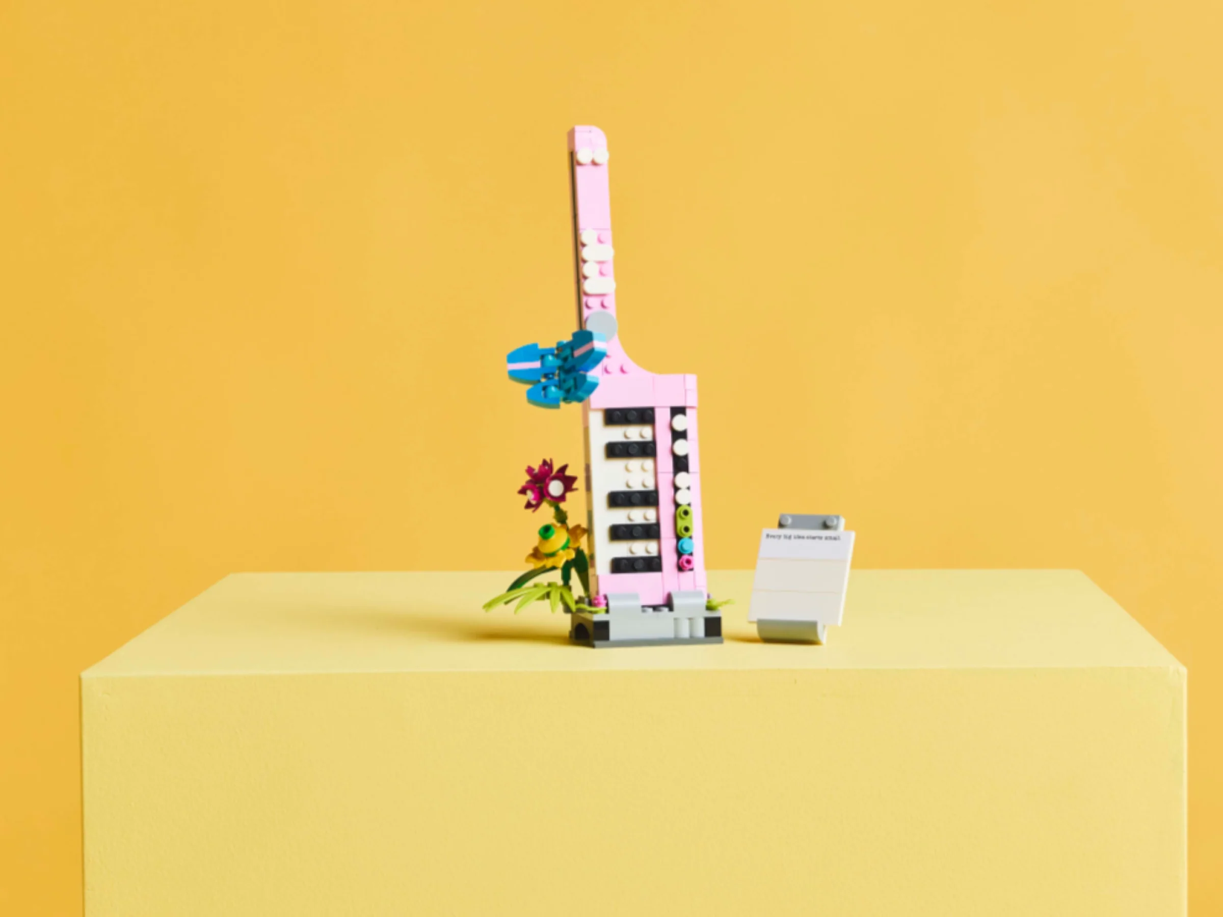 Typewriter with Flowers - Image 9