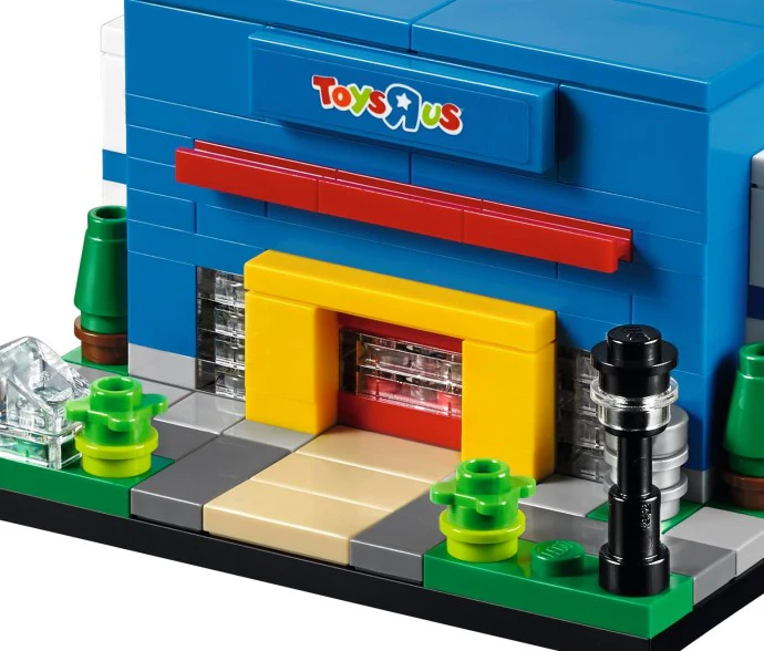 Bricktober Toys R Us Store - Image 2