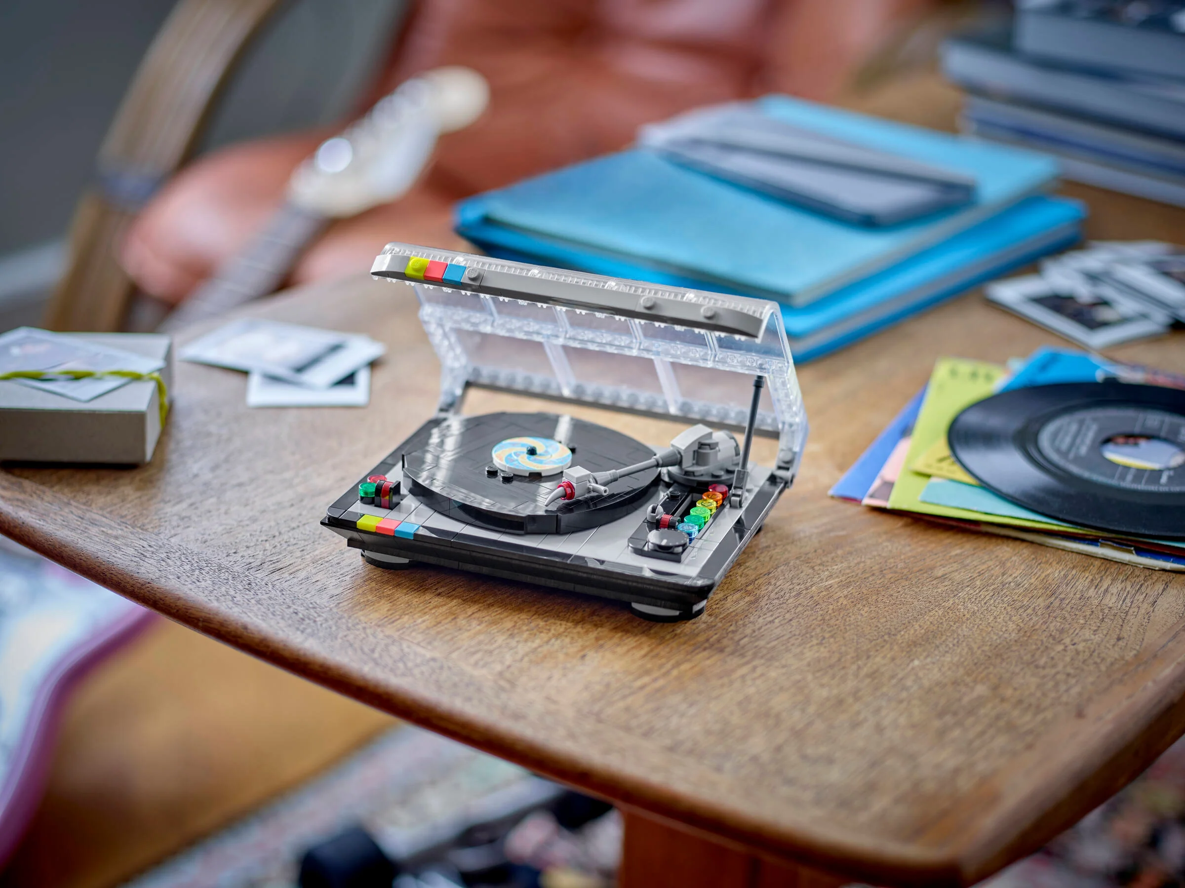 Retro Record Player - Image 4
