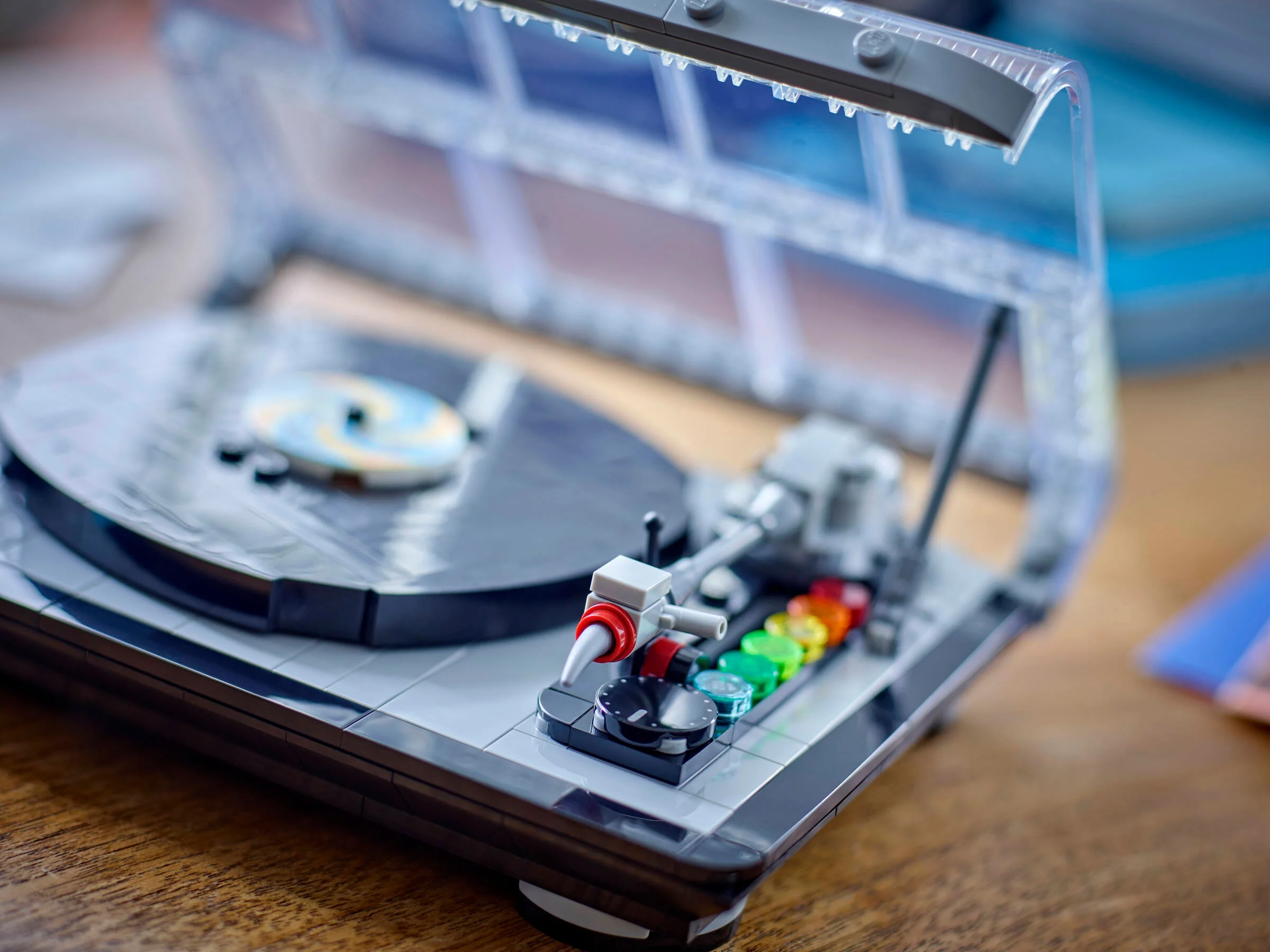 Retro Record Player - Image 5