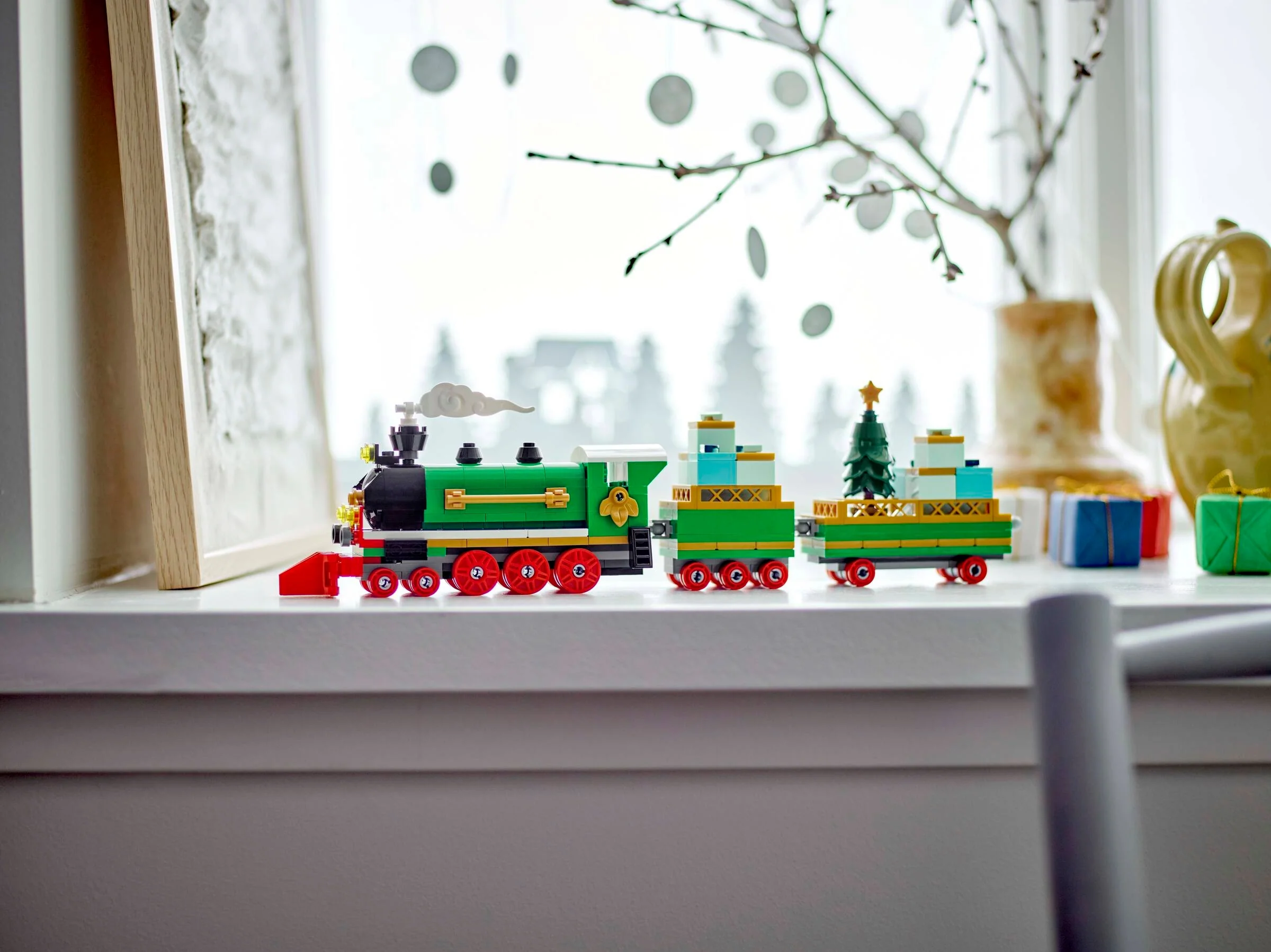 Winter Holiday Train - Image 4
