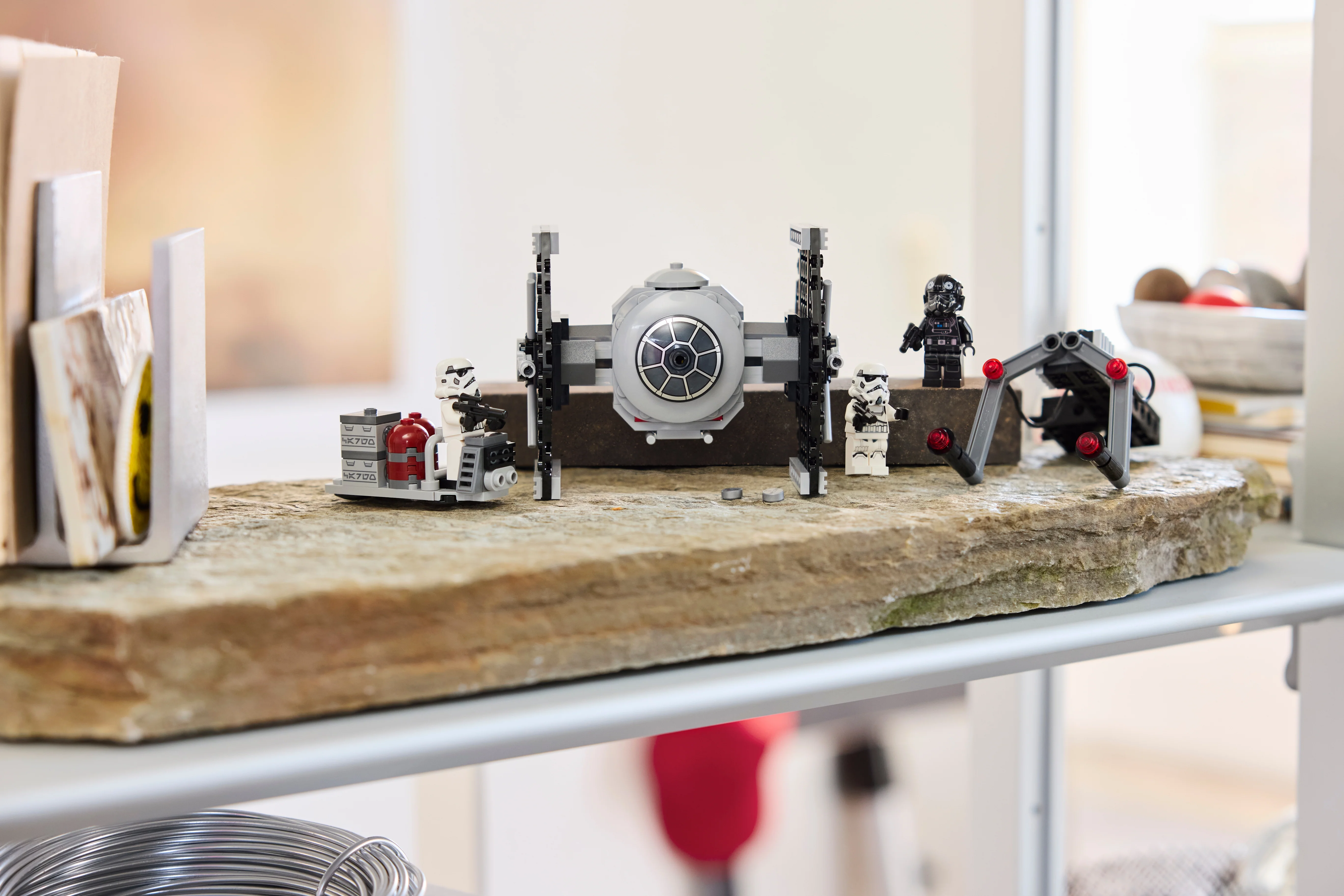 TIE Fighter™ with Imperial Hangar Rack - Image 3