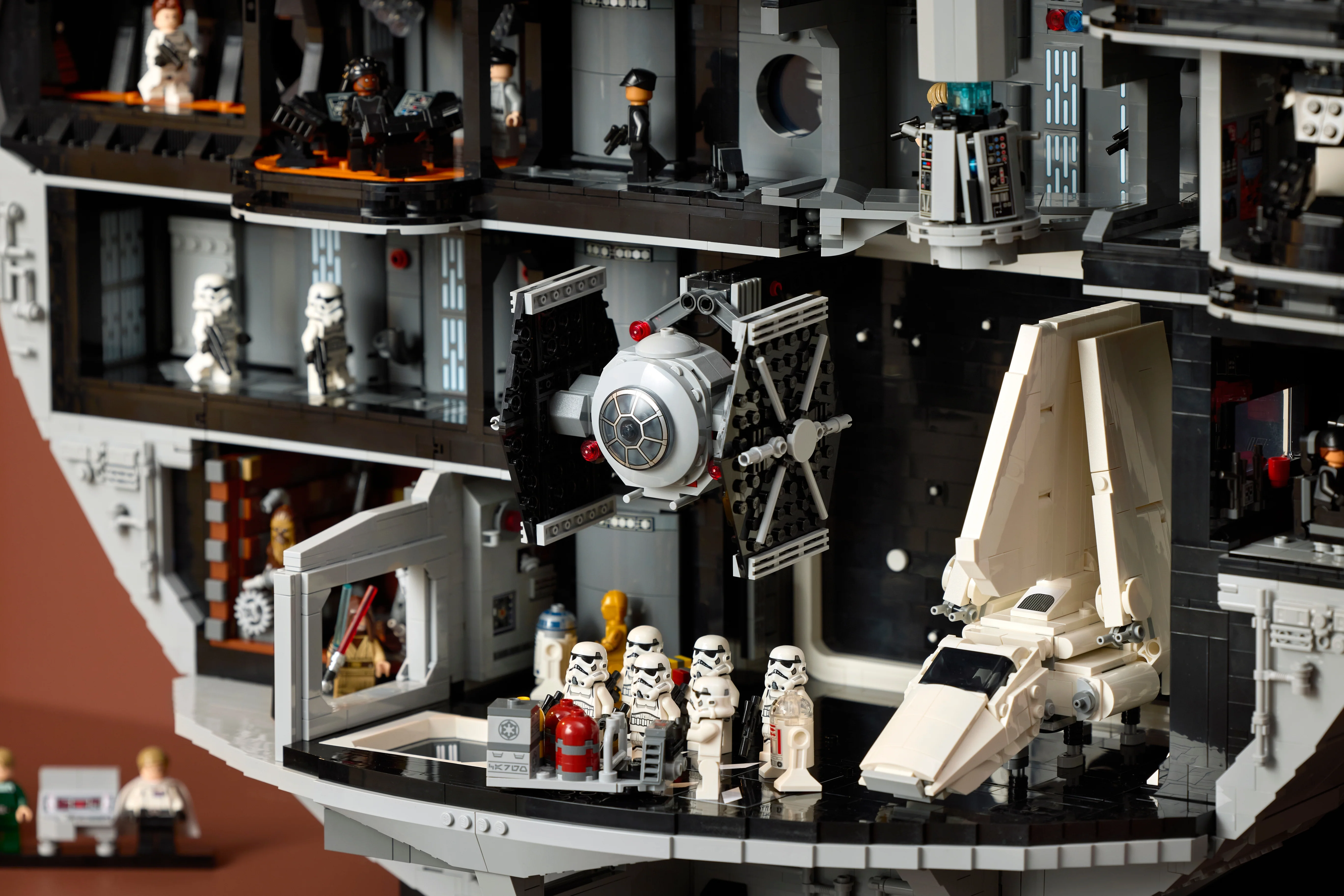 TIE Fighter™ with Imperial Hangar Rack - Image 7