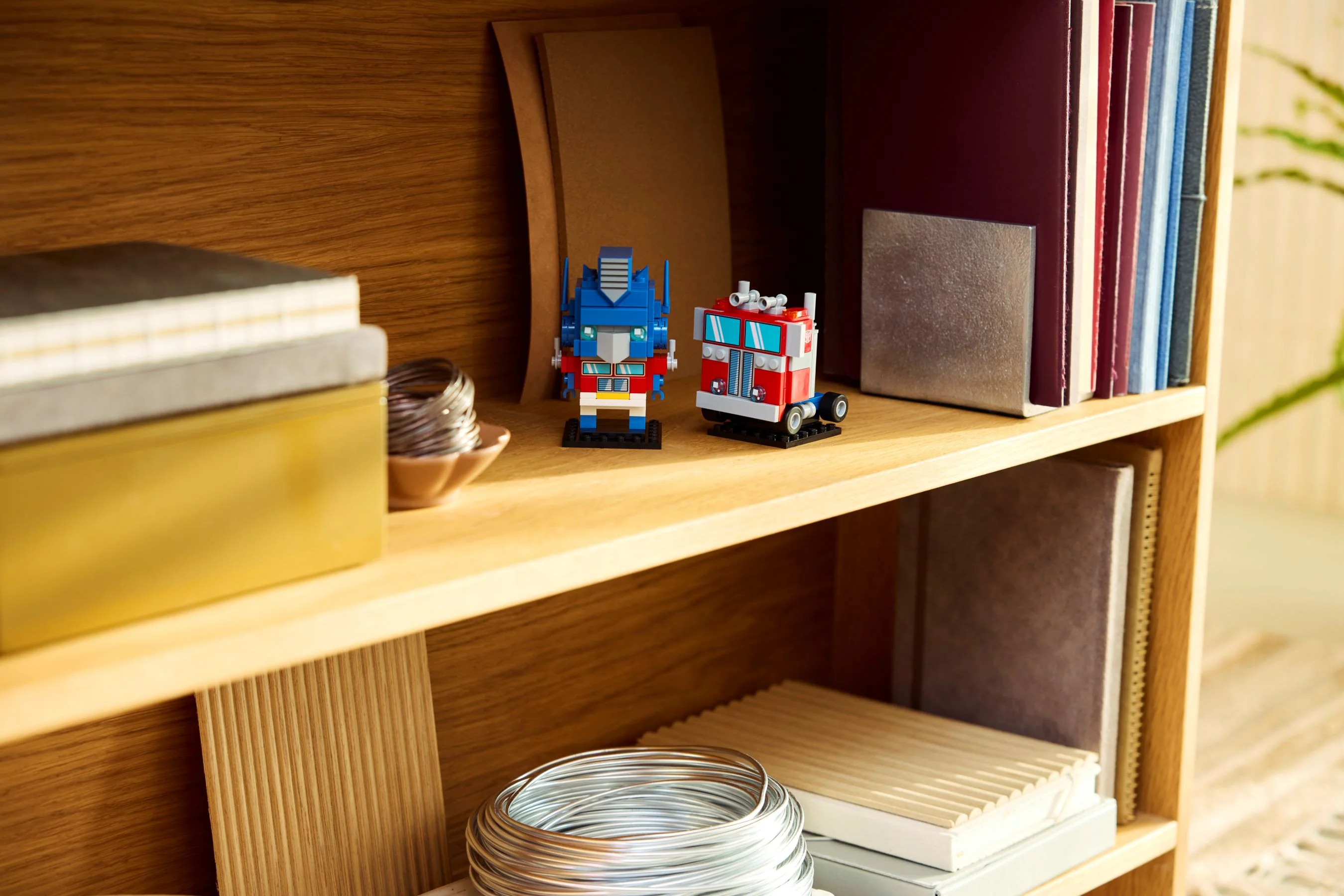 Optimus Prime Robot & Vehicle - Image 6