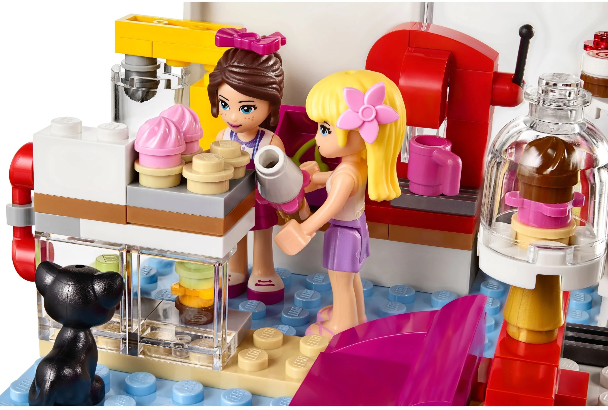 Heartlake Cupcake Cafe - Image 10