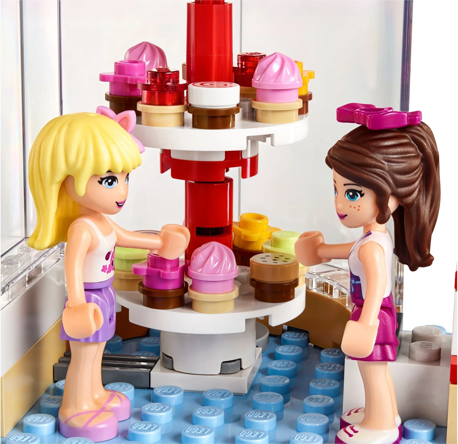 Heartlake Cupcake Cafe - Image 11
