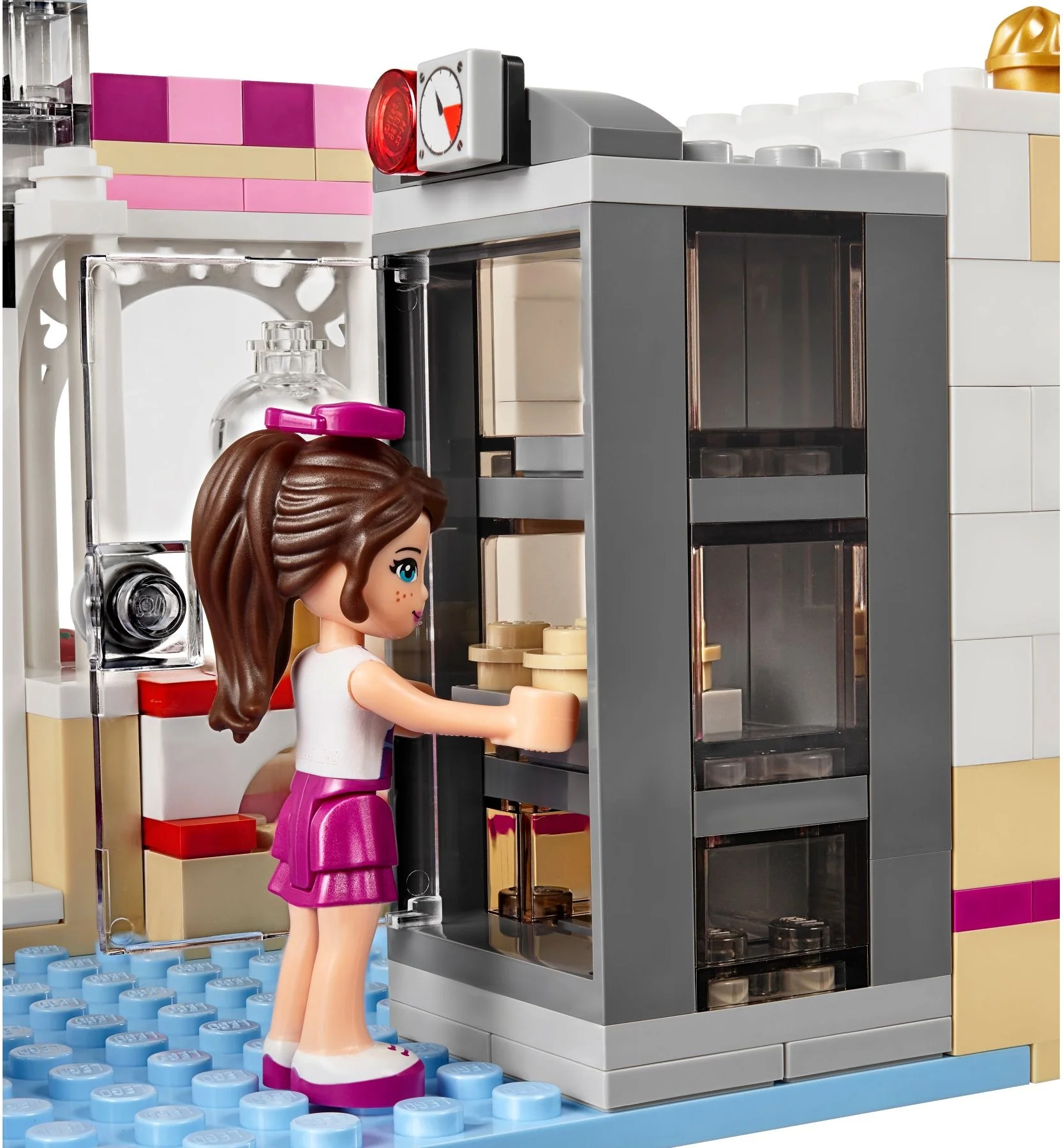 Heartlake Cupcake Cafe - Image 9
