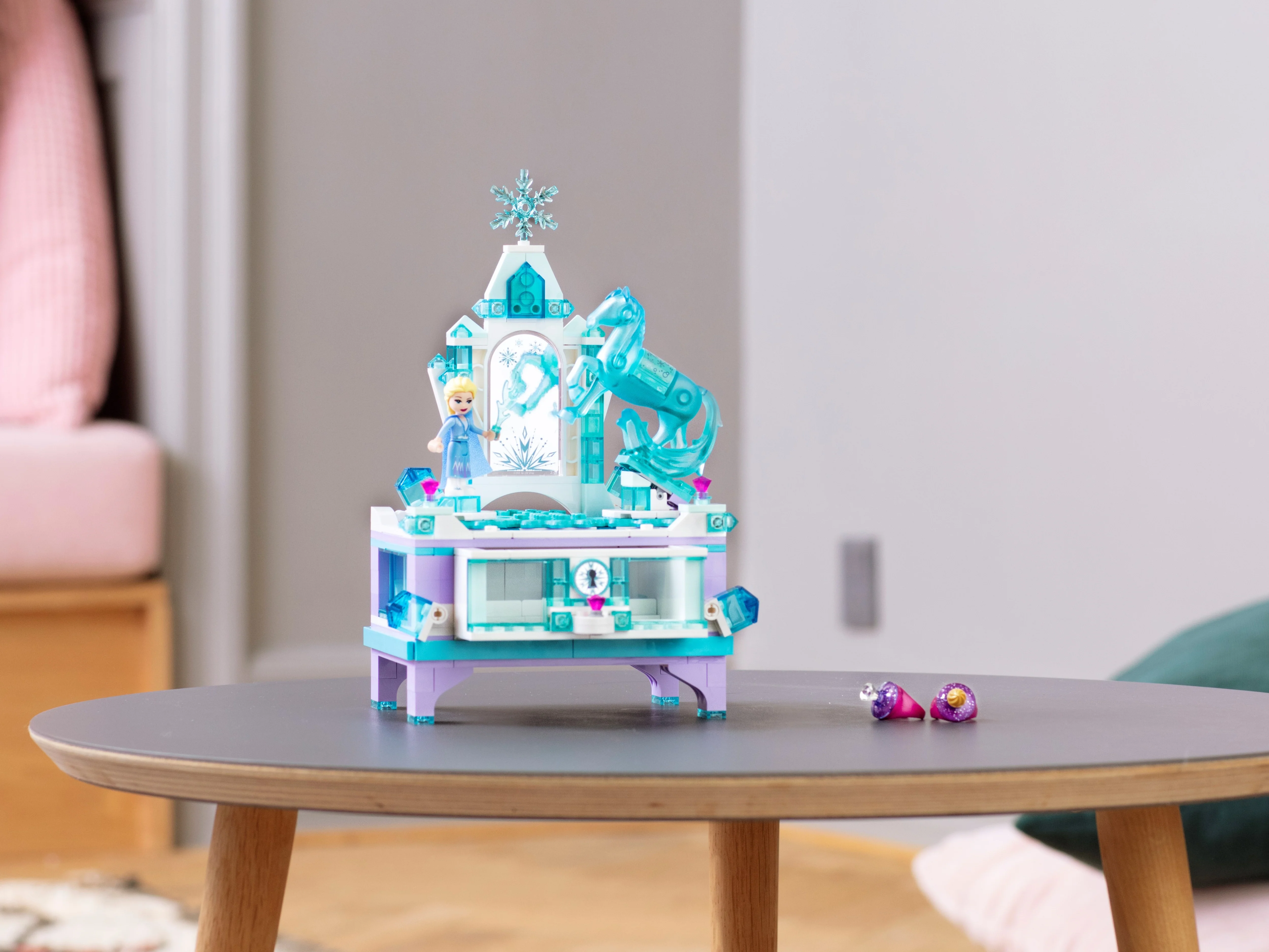 Elsa's Jewellery Box Creation - Image 9