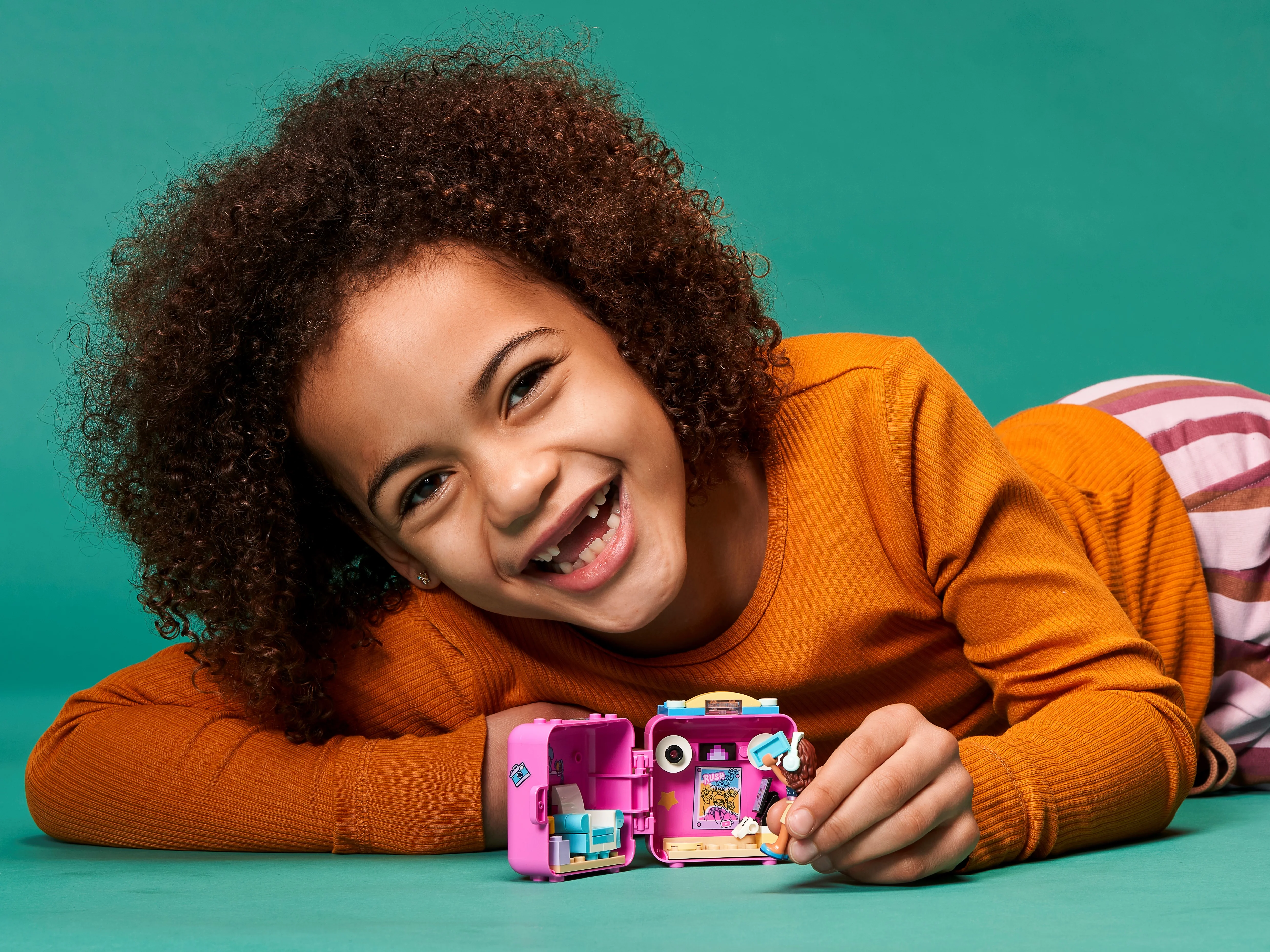 Olivia's Gaming Cube - Image 10