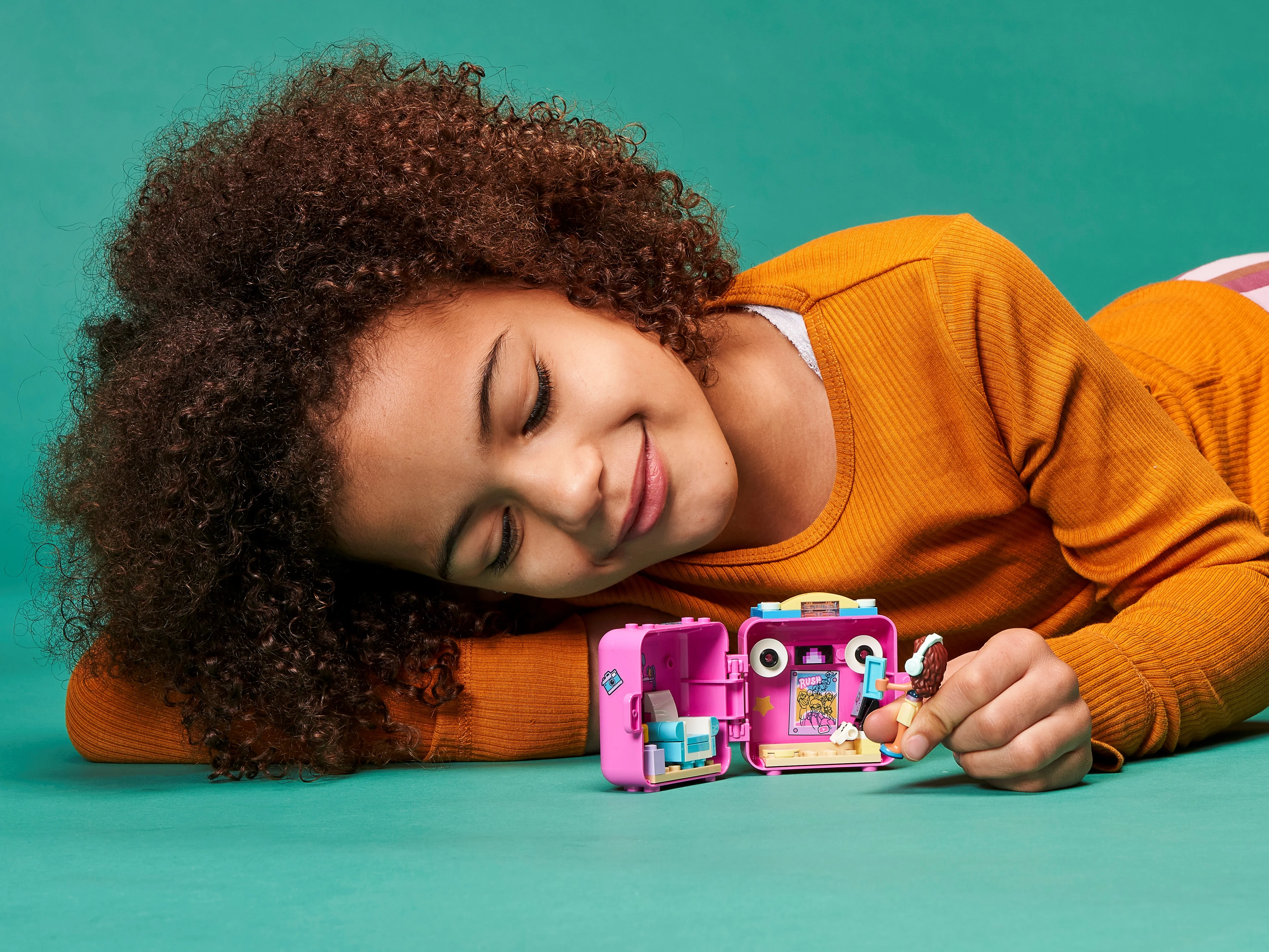 Olivia's Gaming Cube - Image 9
