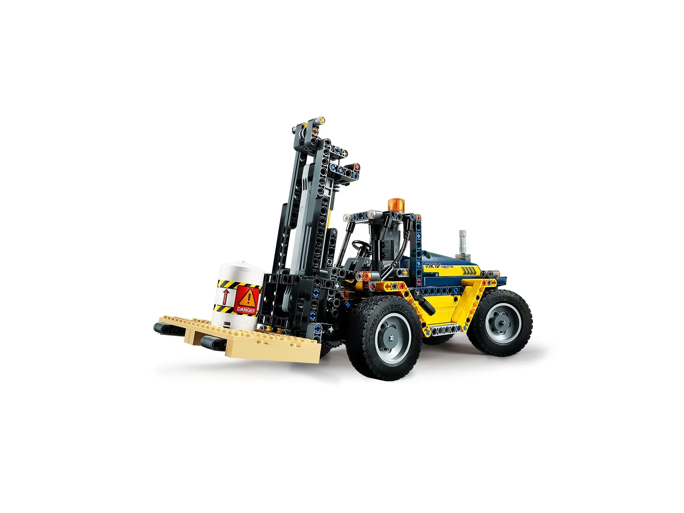 Heavy Duty Forklift - Image 3