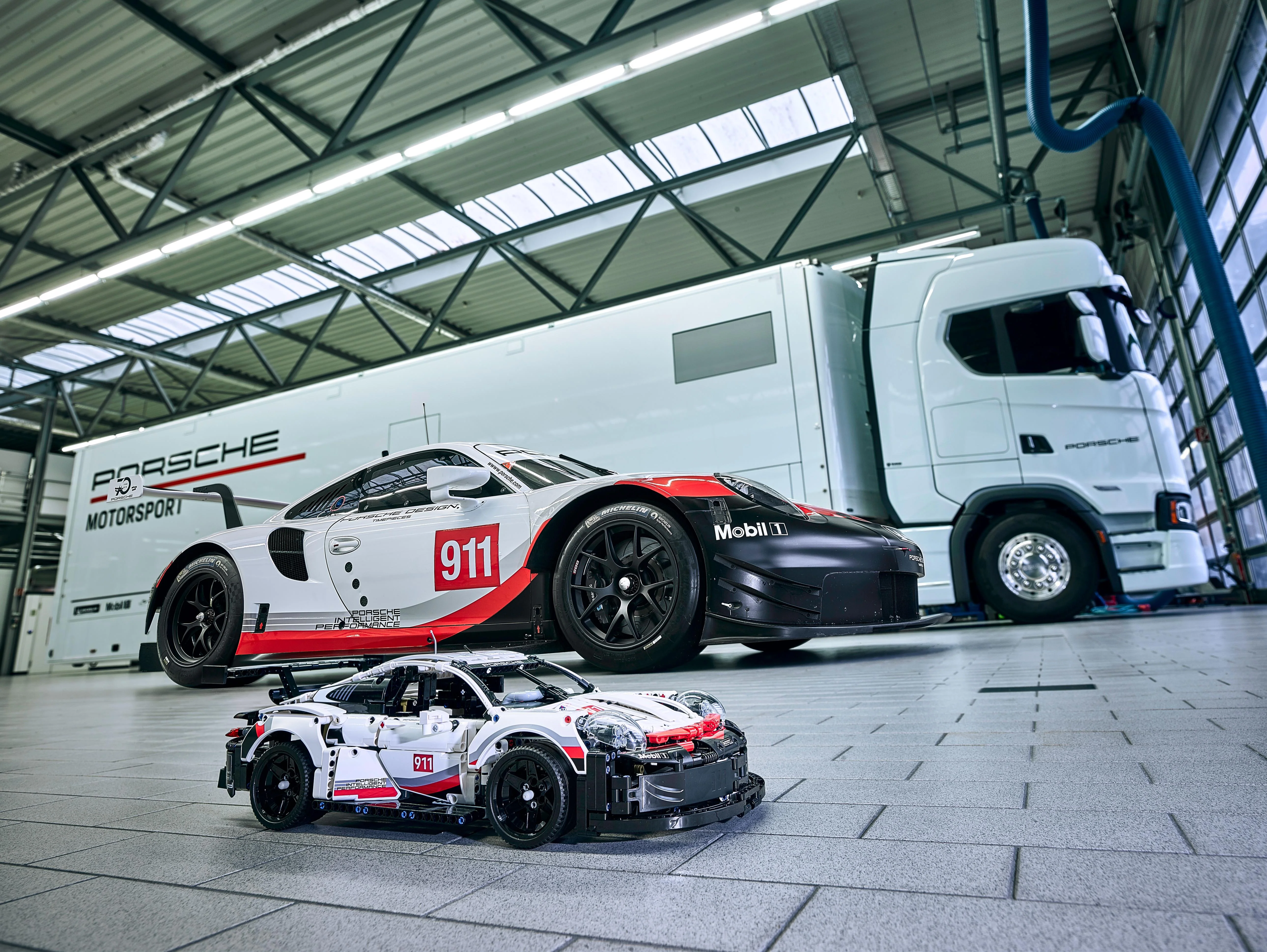 Porsche 911 RSR - Image 11