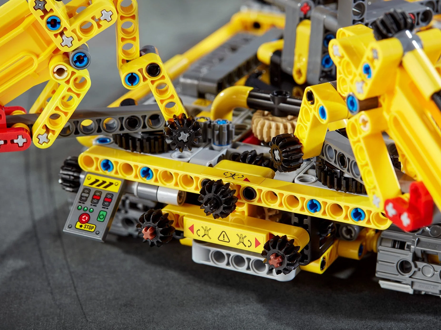 Compact Crawler Crane - Image 14