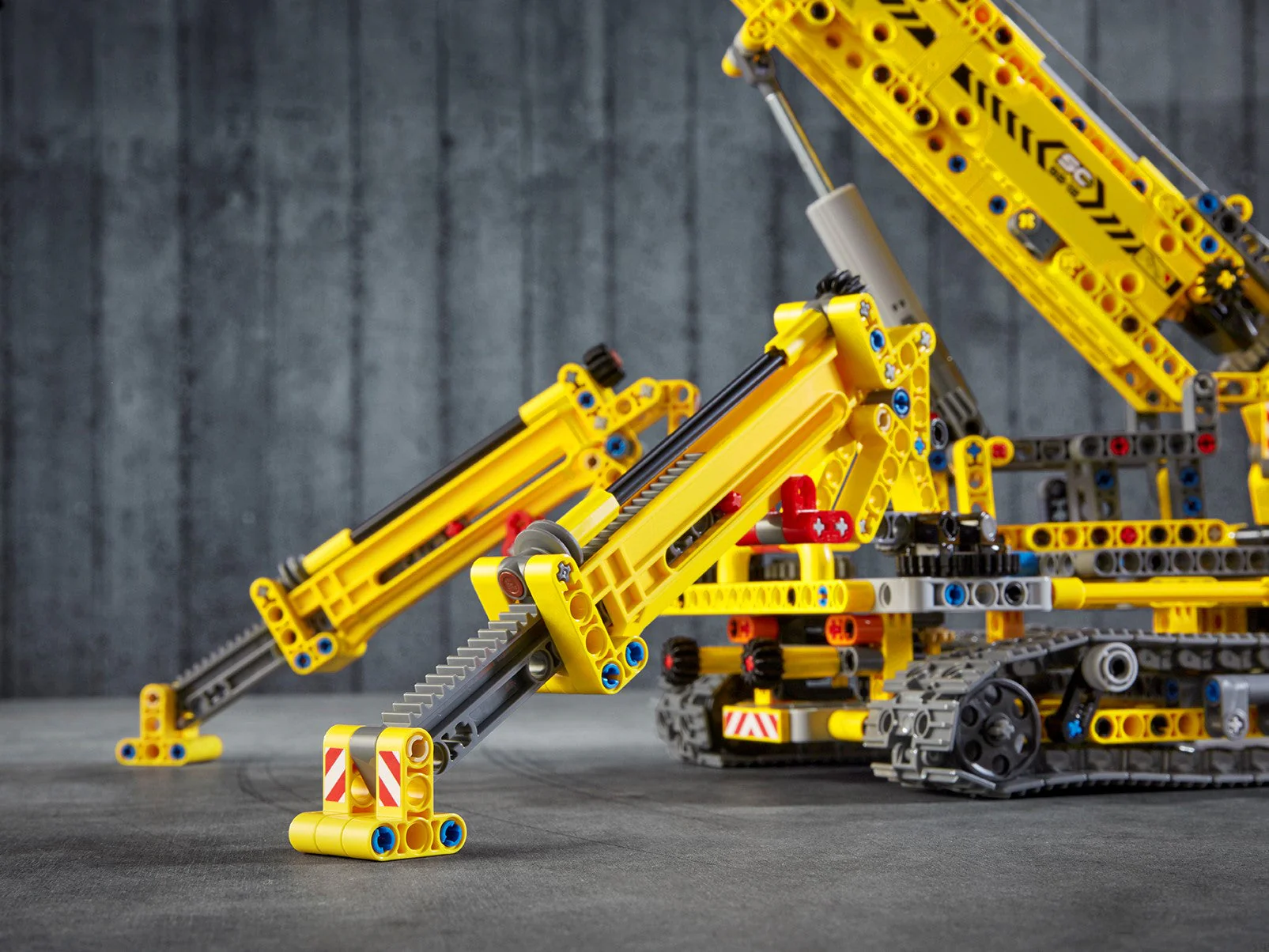 Compact Crawler Crane - Image 15