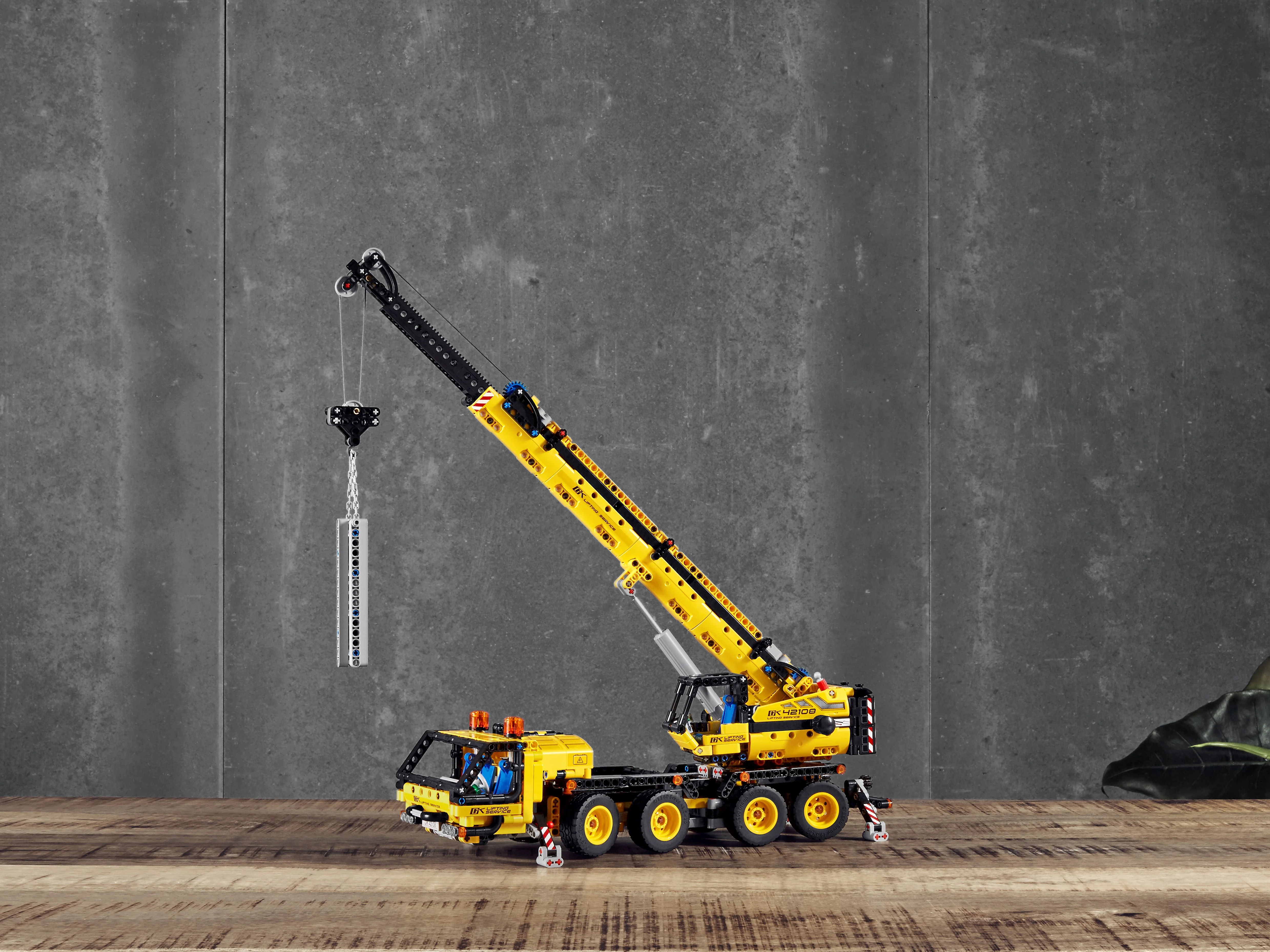 Mobile Crane - Image 10