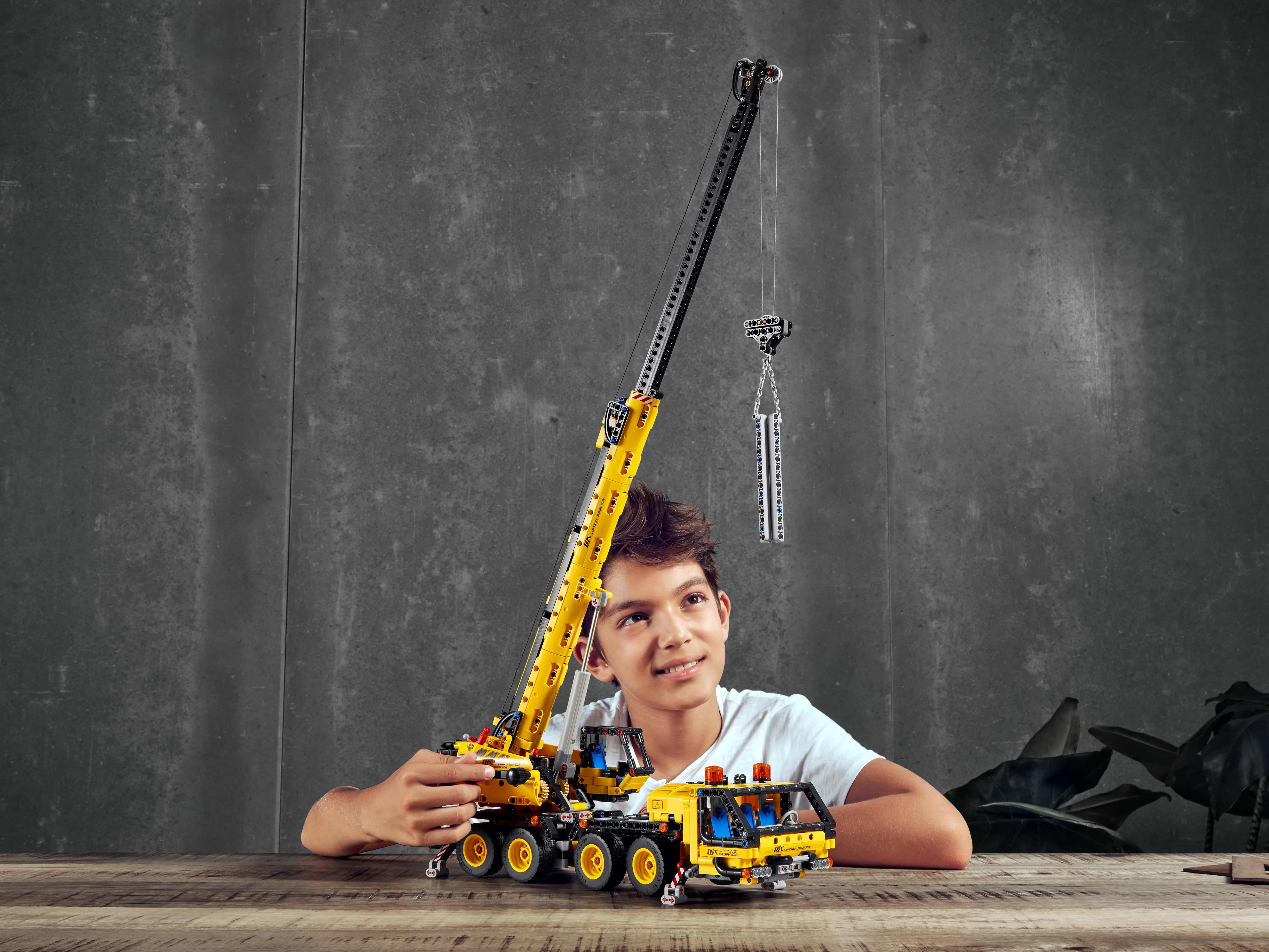 Mobile Crane - Image 9