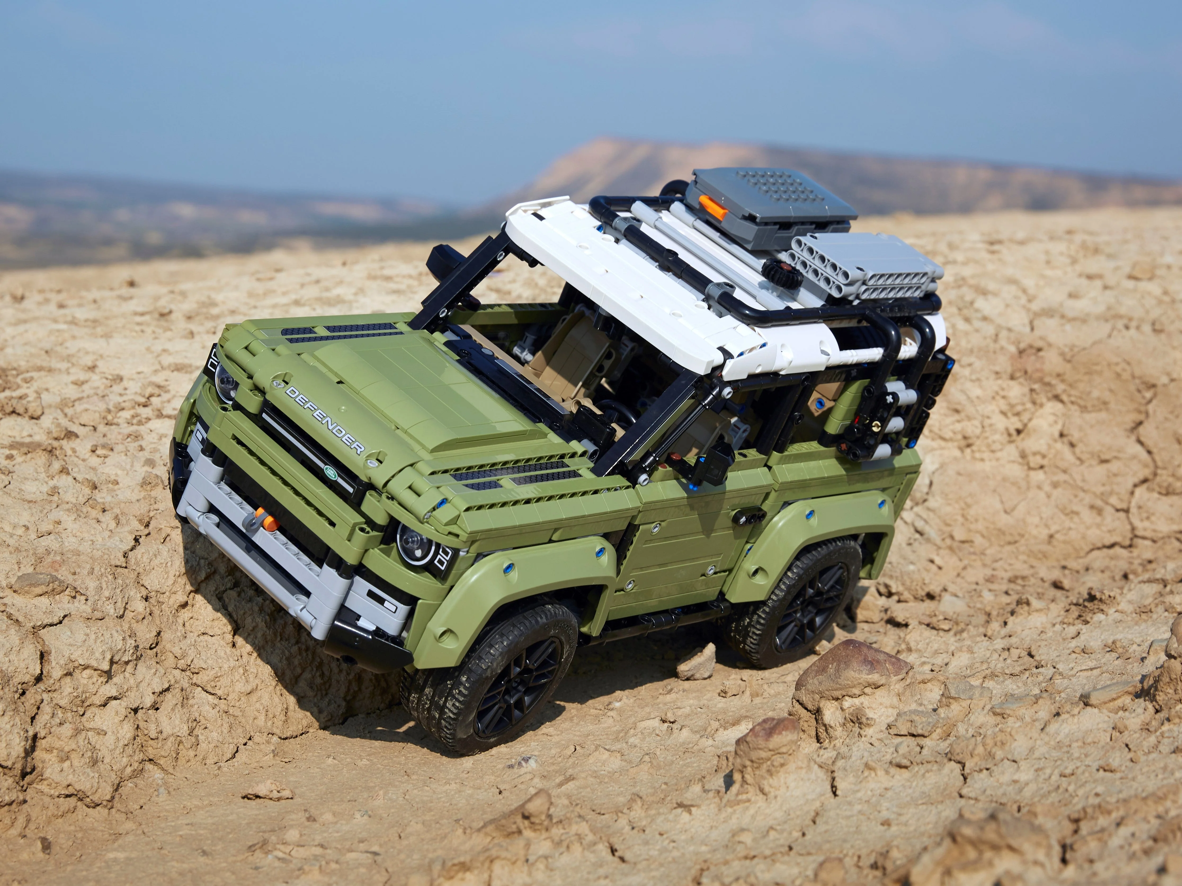 Land Rover Defender - Image 11