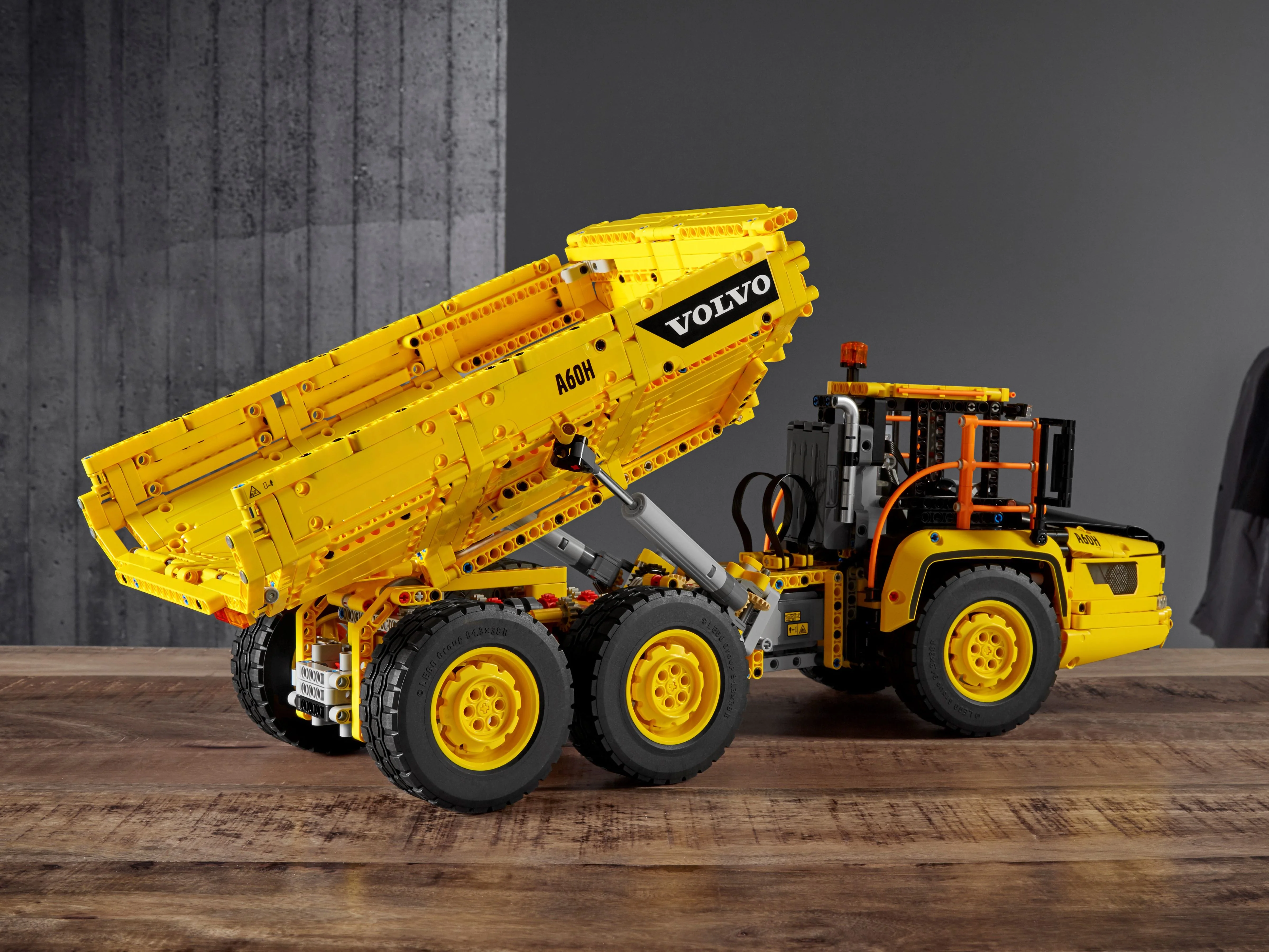 6x6 Volvo Articulated Hauler - Image 15