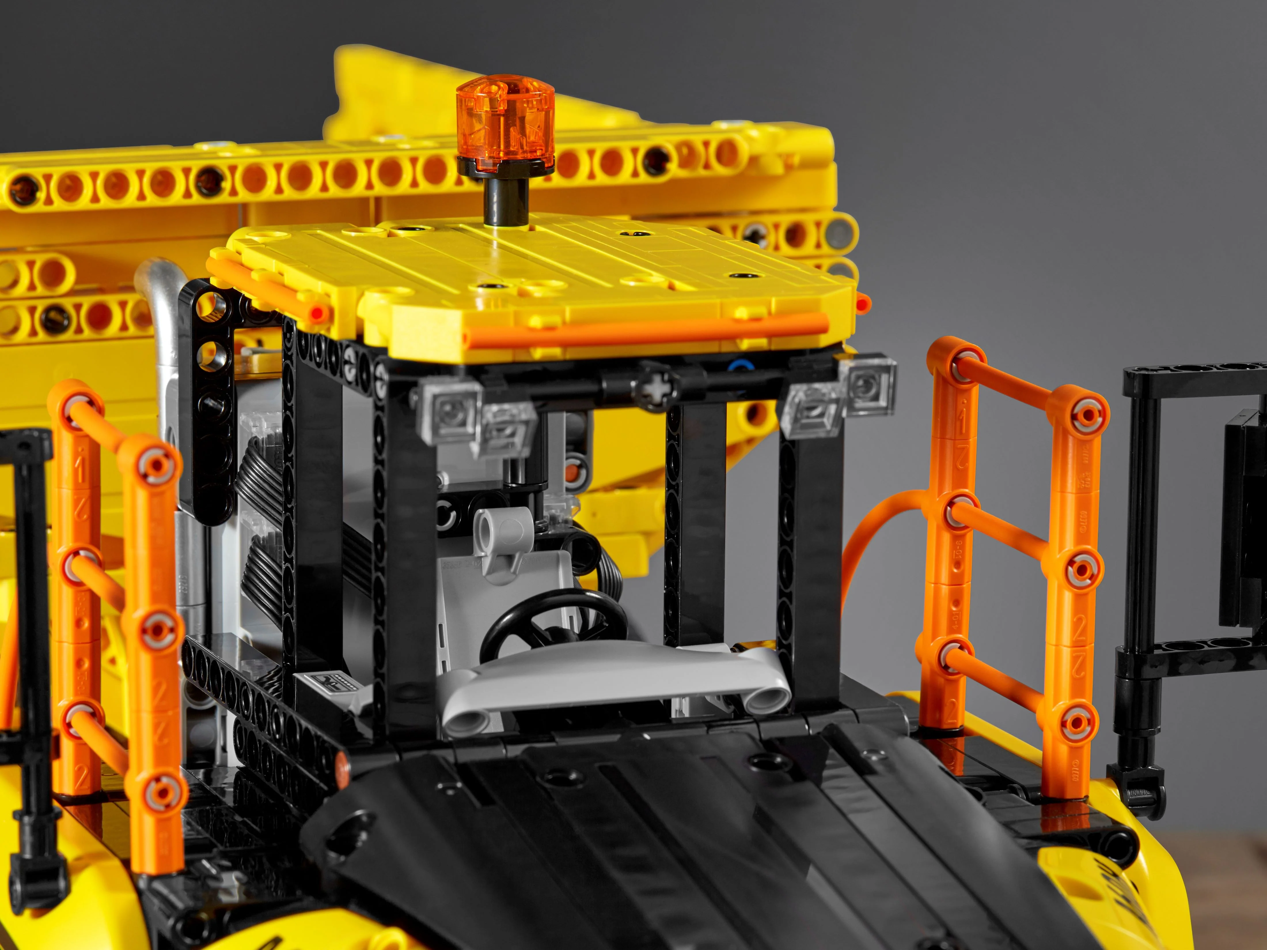 6x6 Volvo Articulated Hauler - Image 16