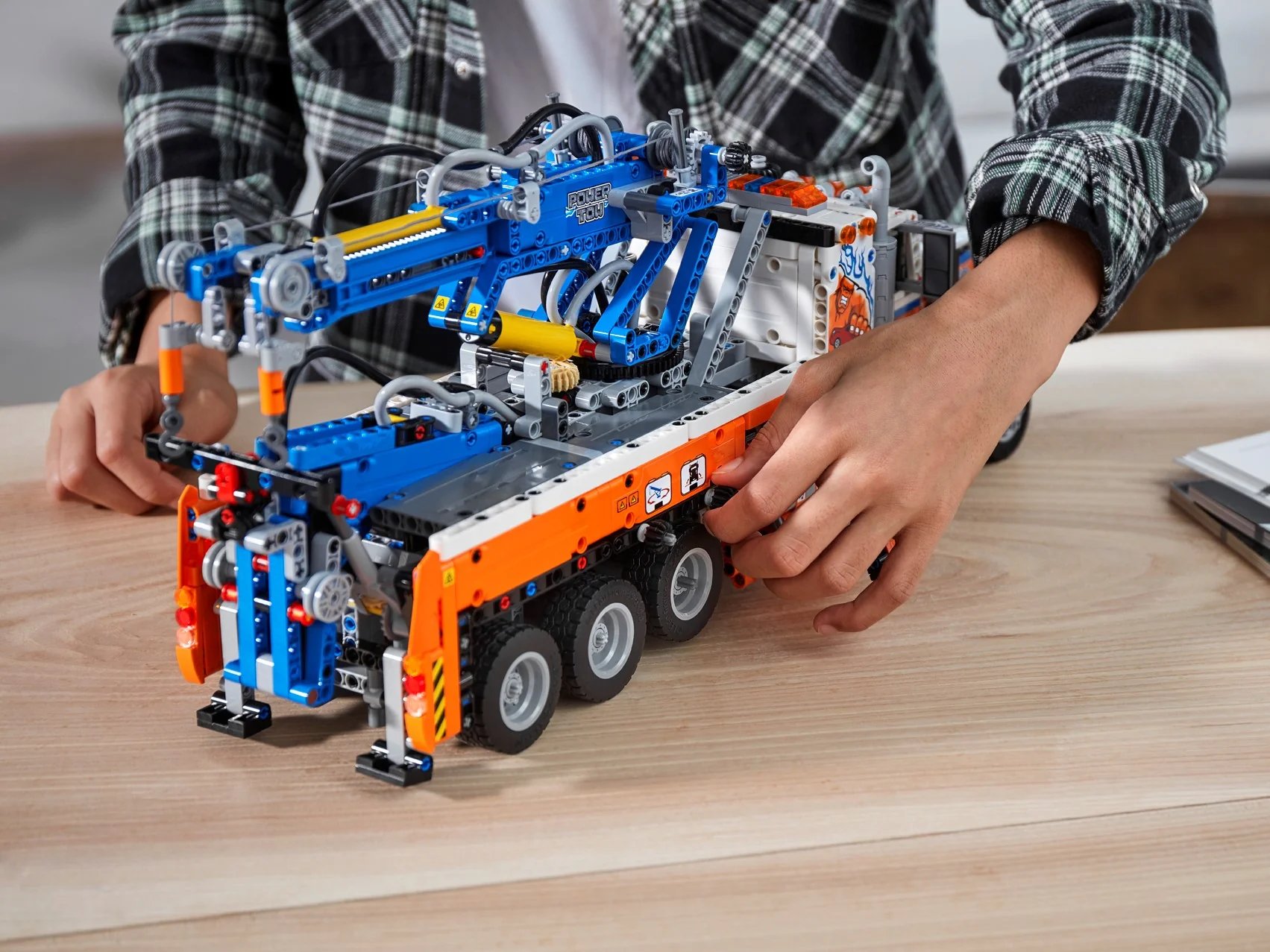 Heavy-Duty Tow Truck - Image 19