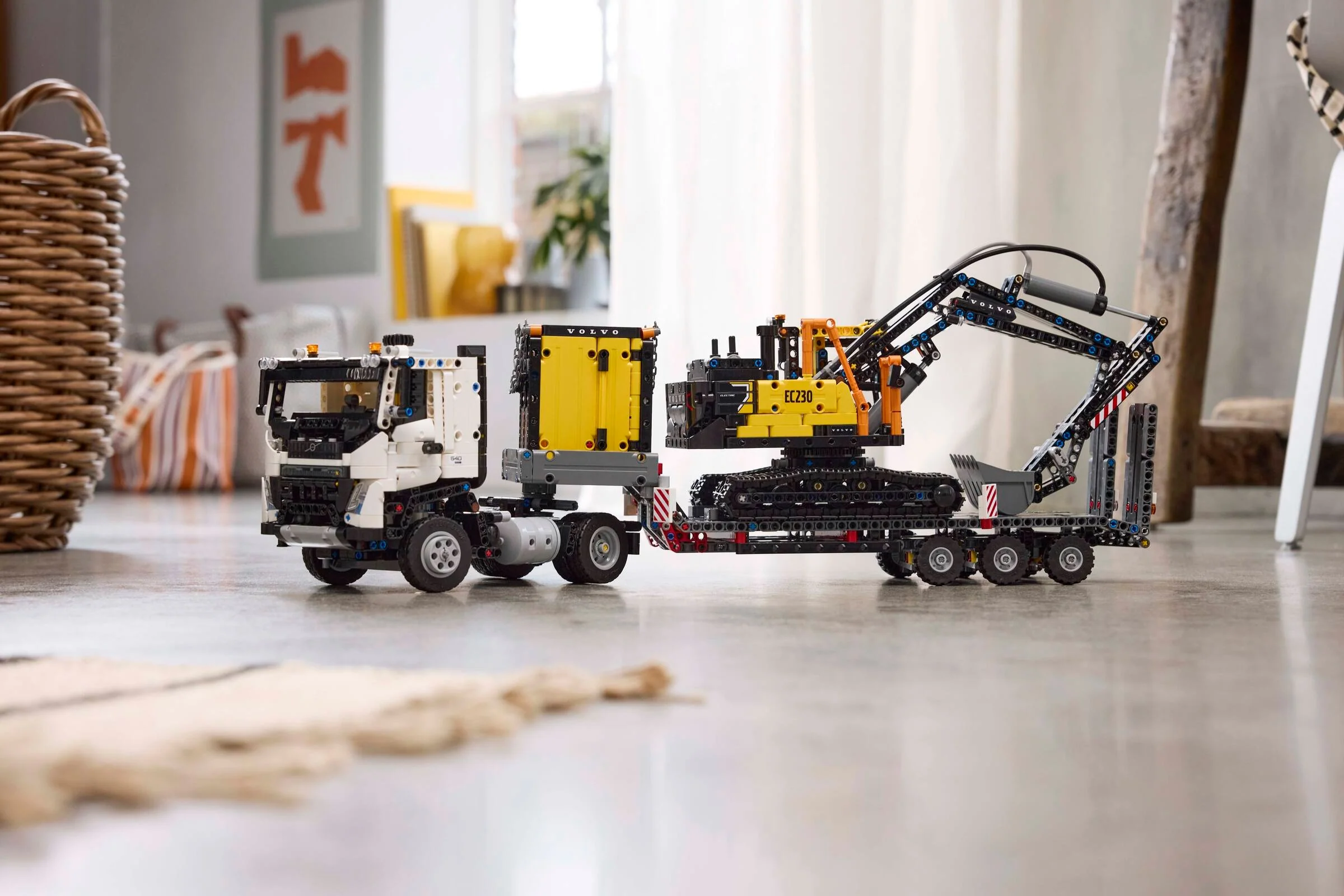 Volvo FMX Truck & EC230 Electric Excavator - Image 13