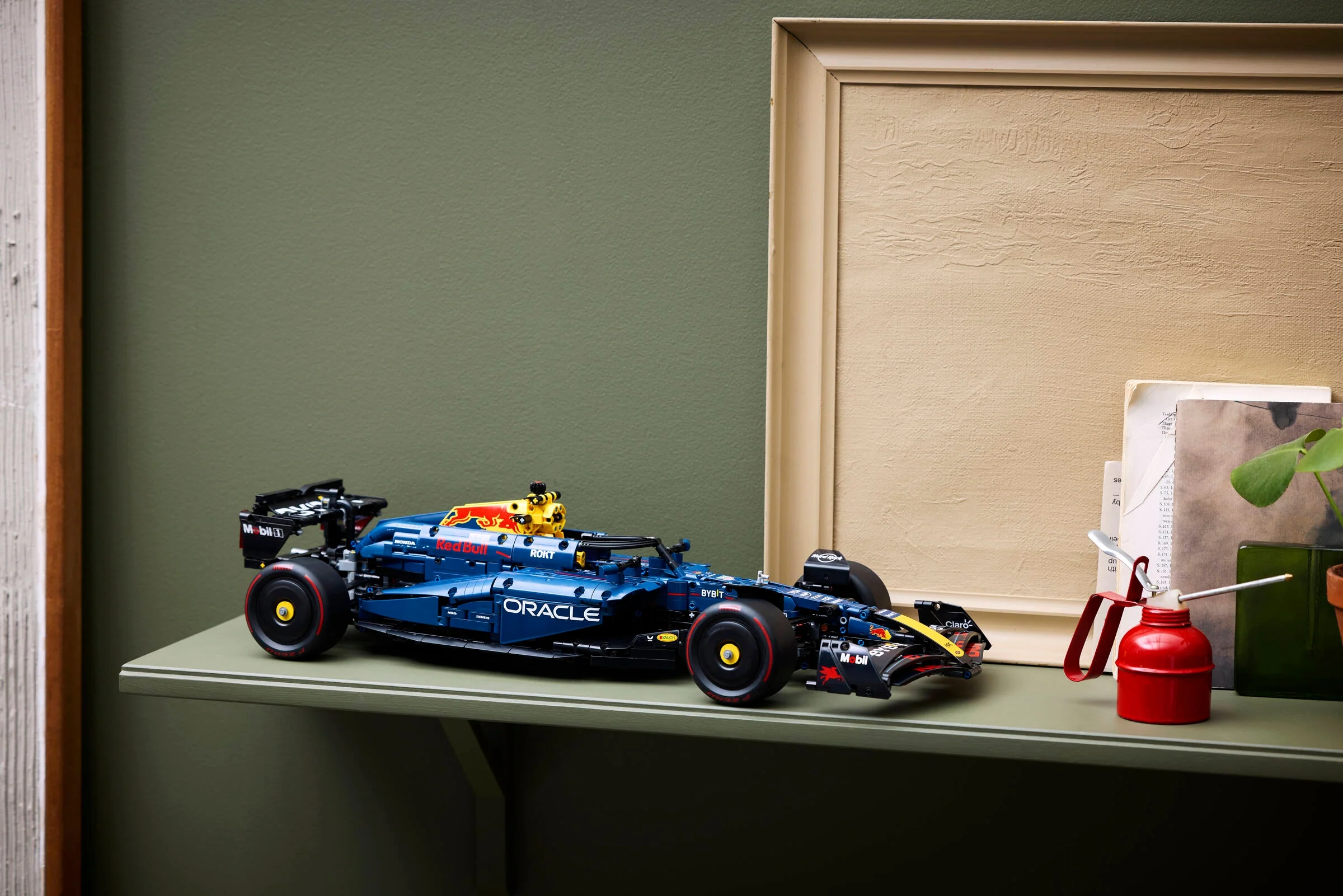 Oracle Red Bull Racing RB20 F1 Car - Image 12