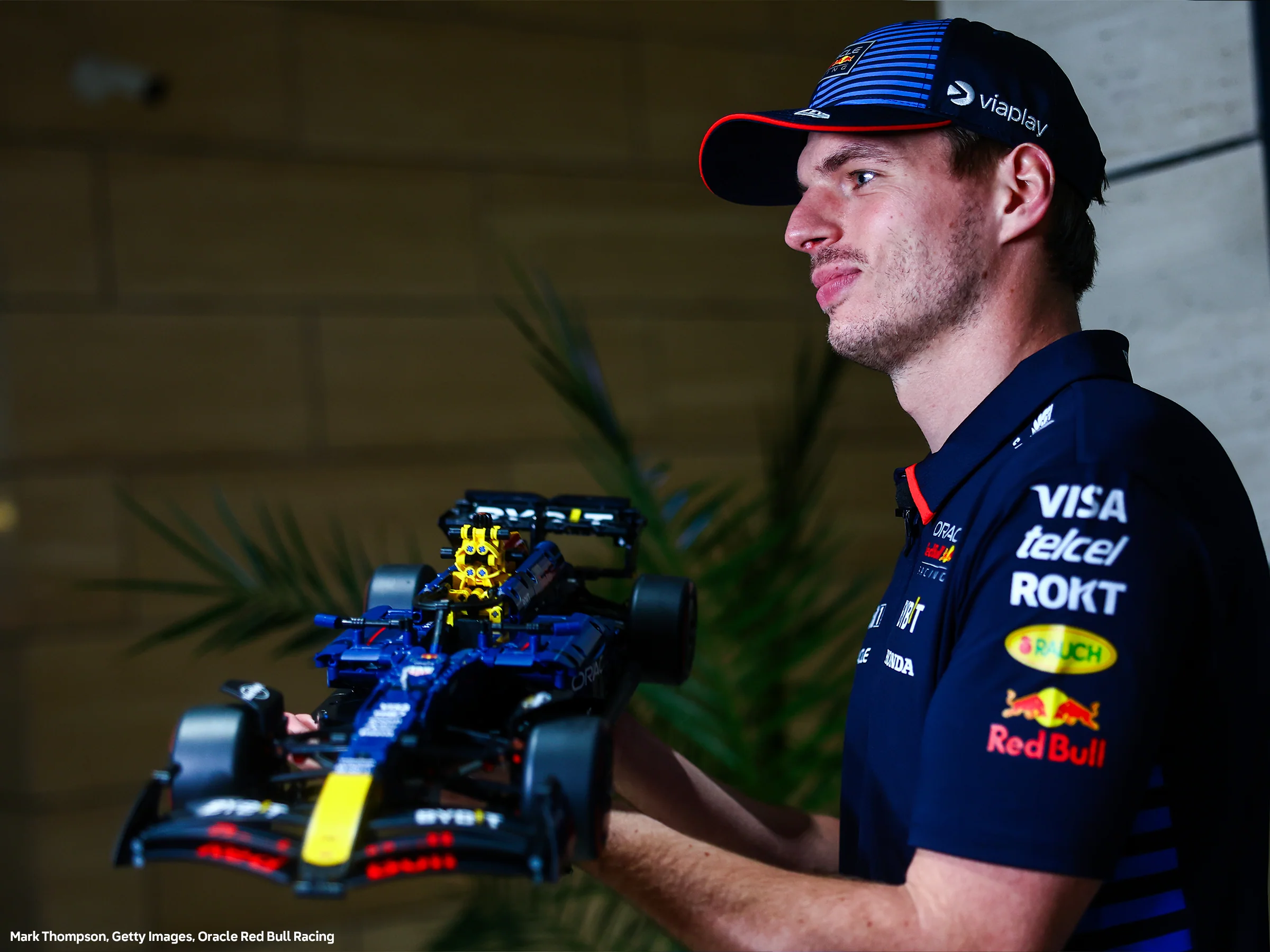 Oracle Red Bull Racing RB20 F1 Car - Image 3