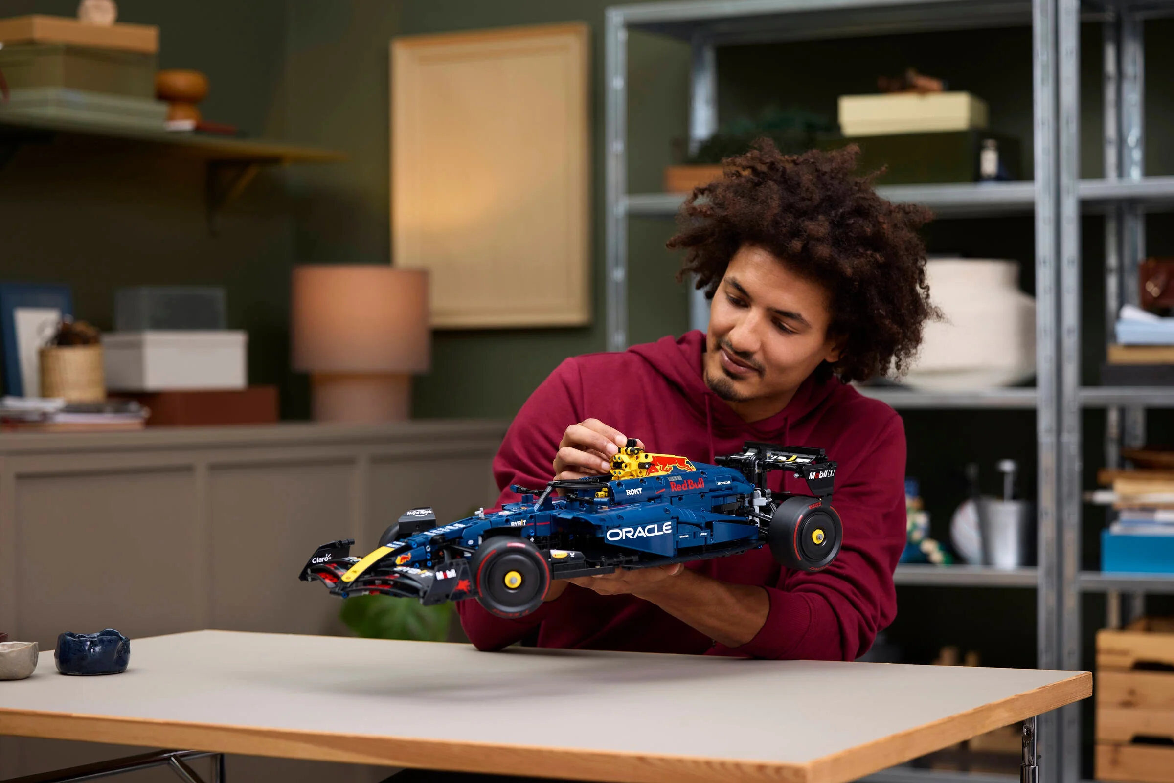 Oracle Red Bull Racing RB20 F1 Car - Image 9
