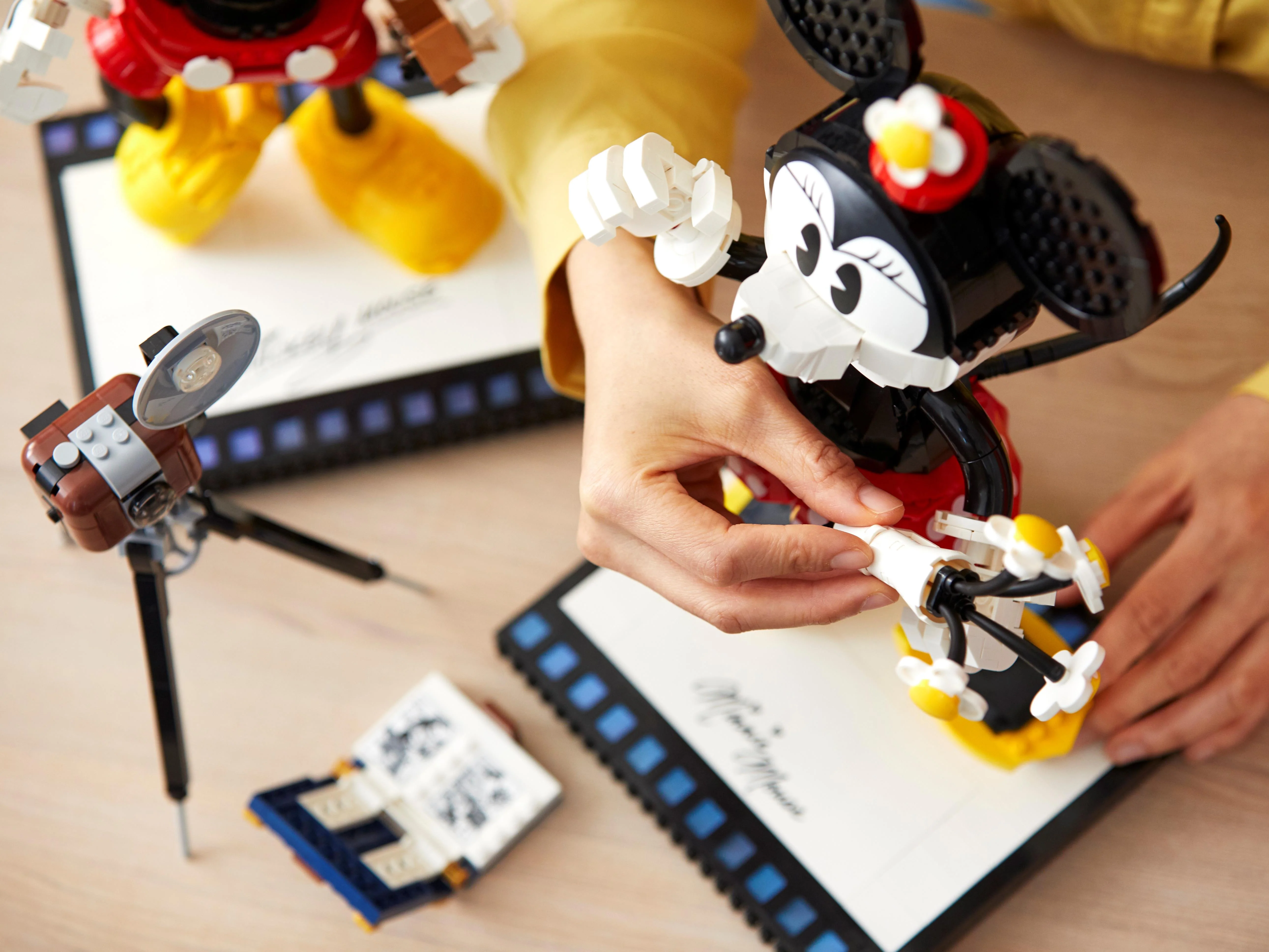 Mickey Mouse and Minnie Mouse - Image 20