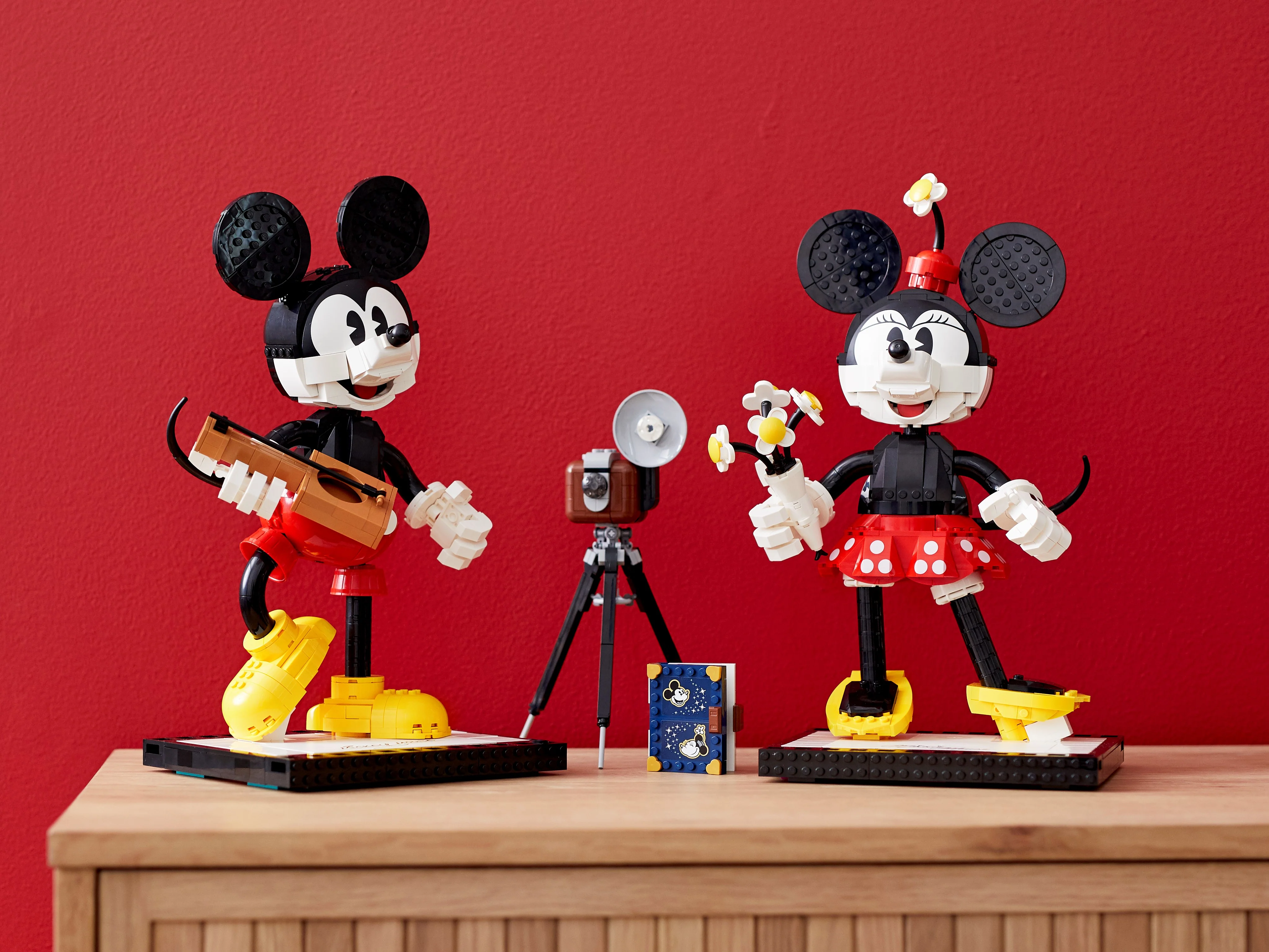 Mickey Mouse and Minnie Mouse - Image 23