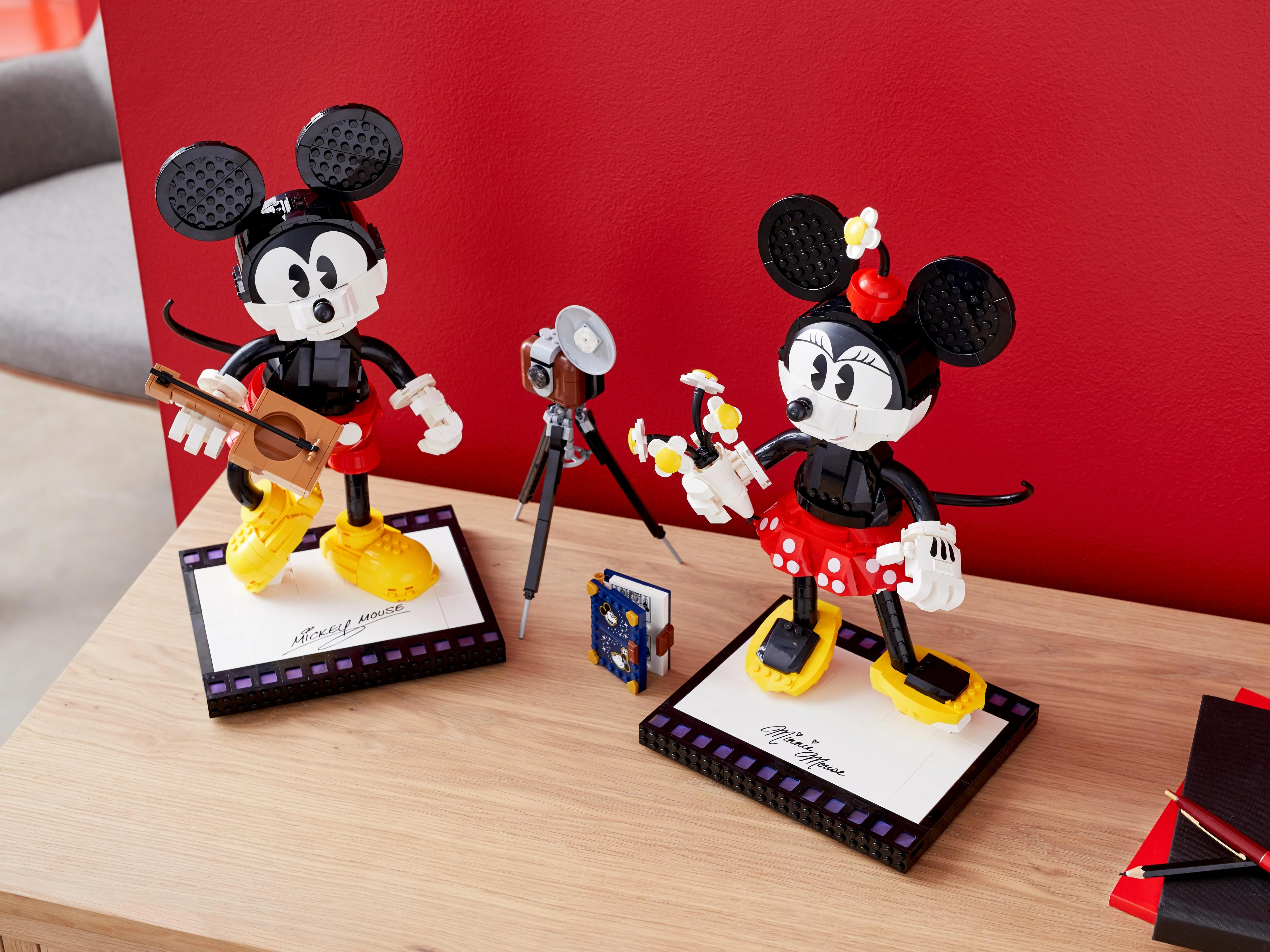 Mickey Mouse and Minnie Mouse - Image 24