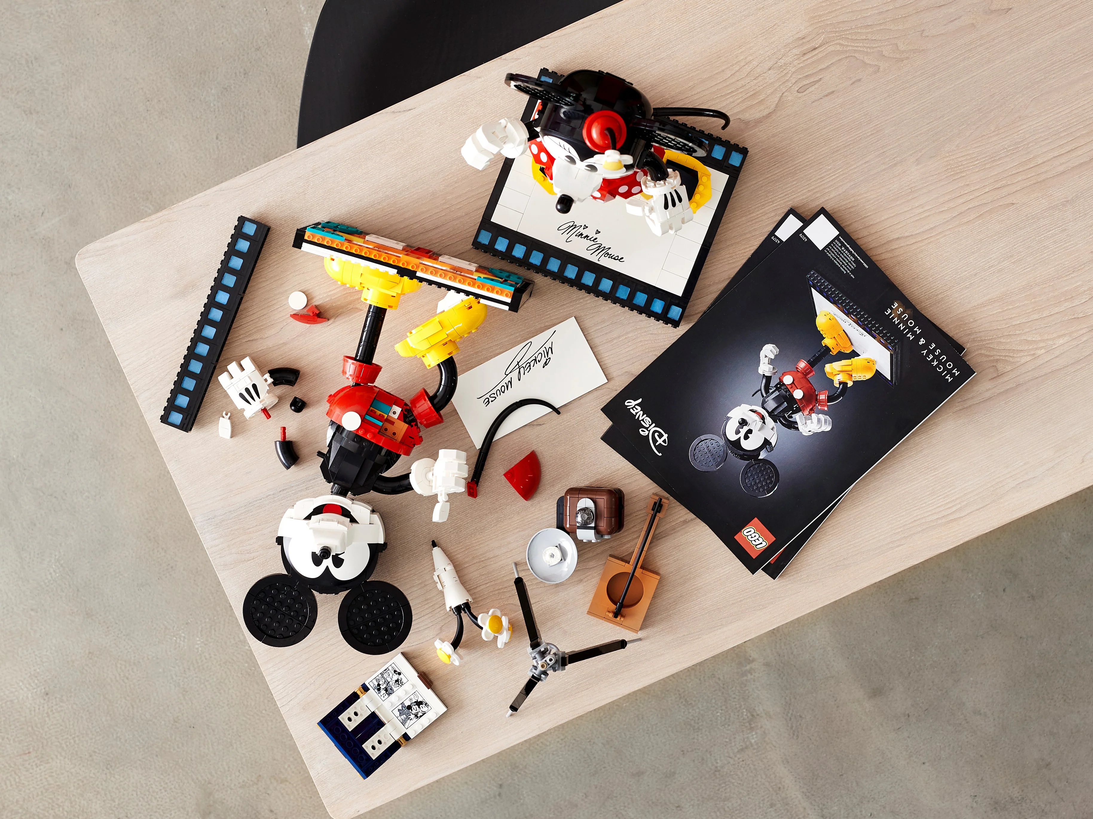 Mickey Mouse and Minnie Mouse - Image 27