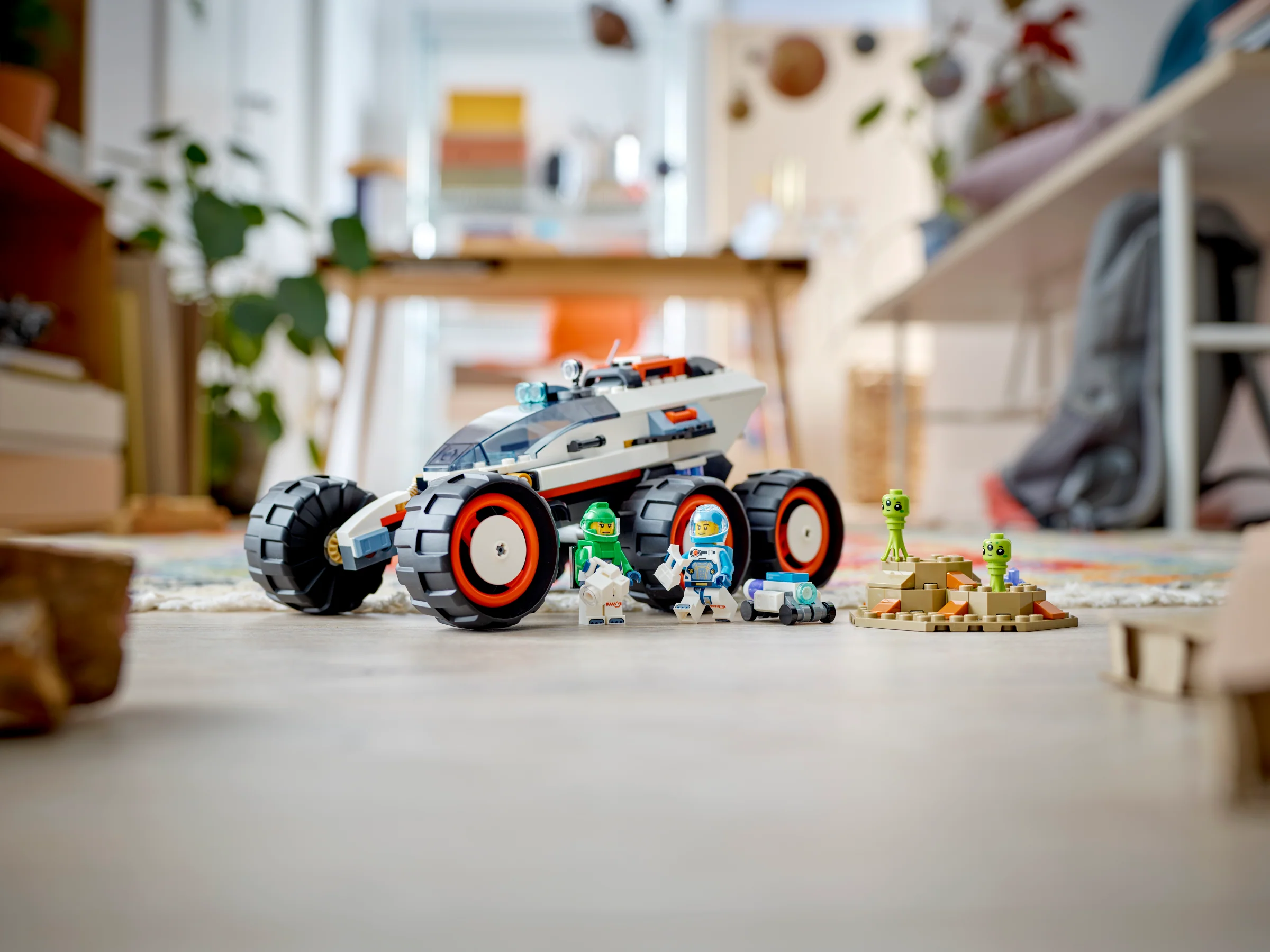 Space Explorer Rover and Alien Life - Image 9