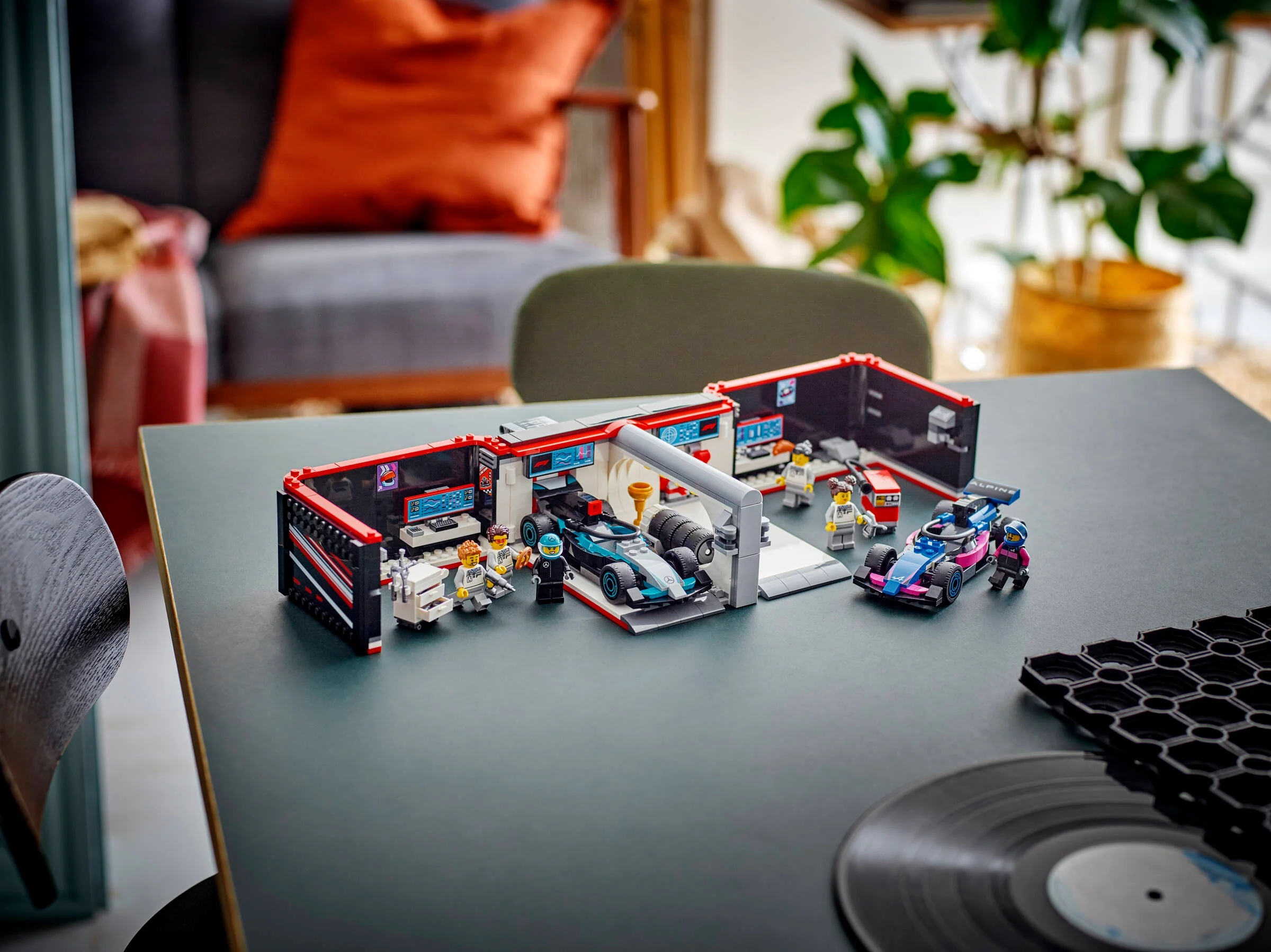 F1 Garage & Mercedes-AMG & Alpine Cars - Image 10