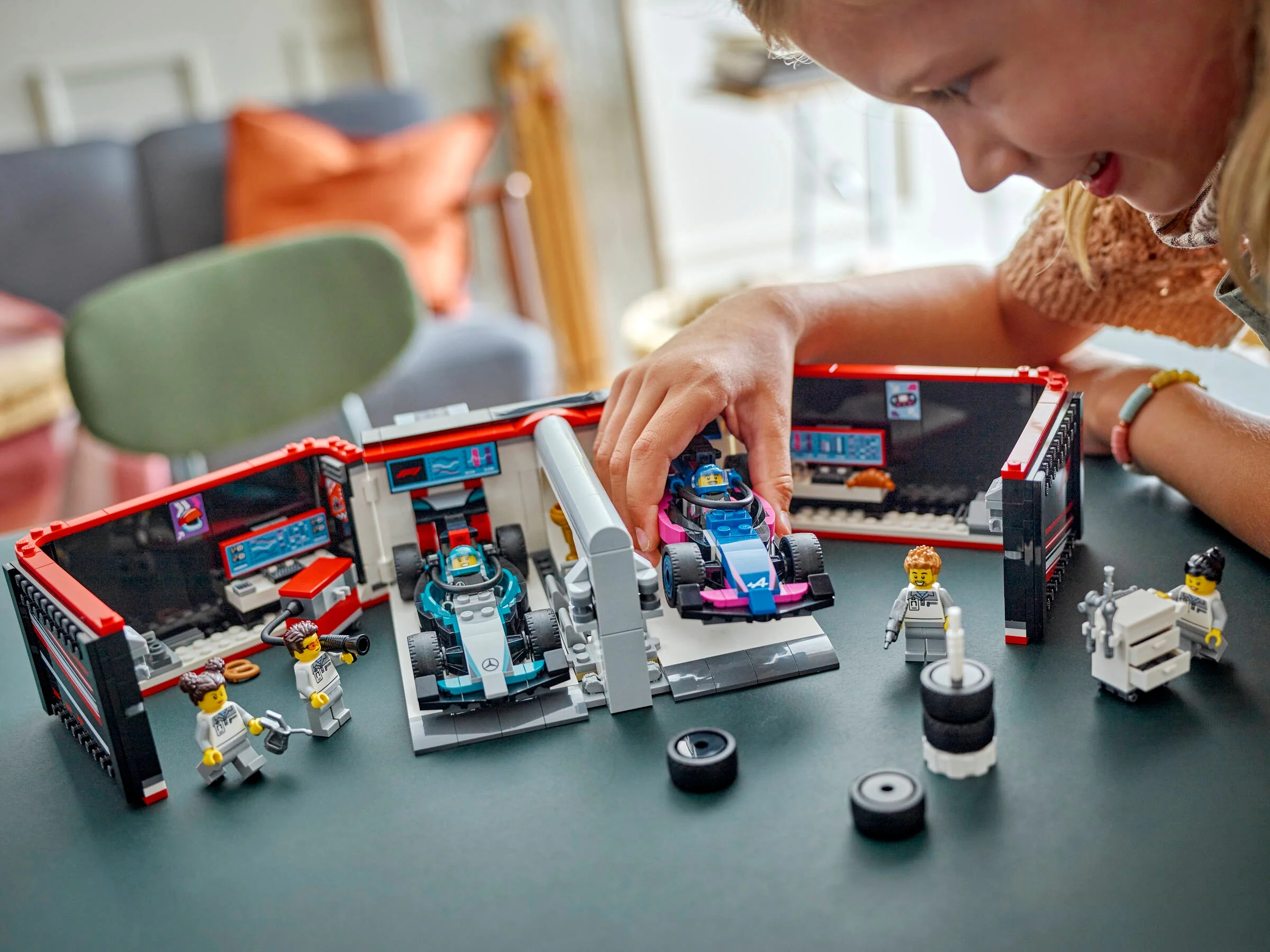 F1 Garage & Mercedes-AMG & Alpine Cars - Image 7