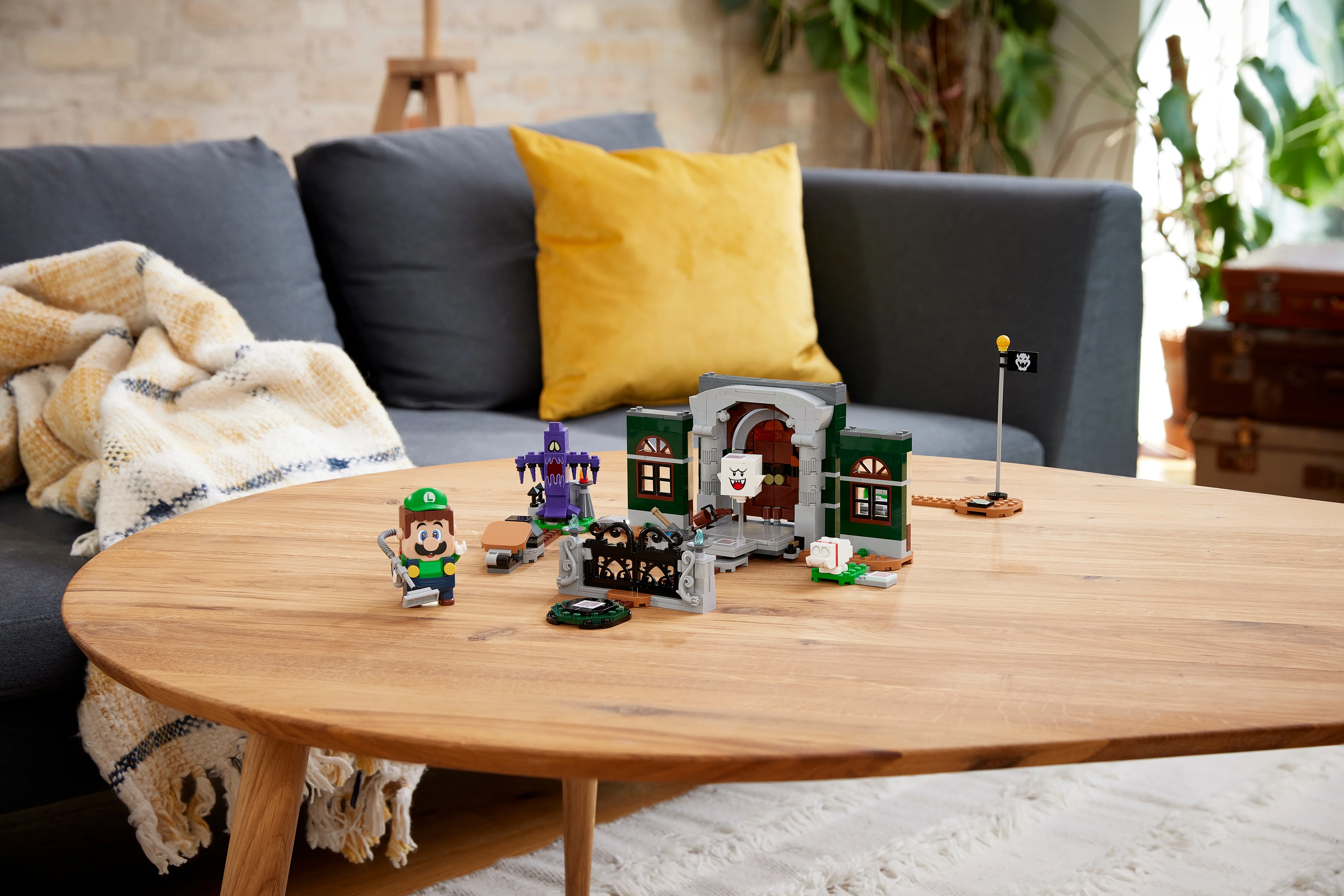 Luigi's Mansion Entryway - Image 4