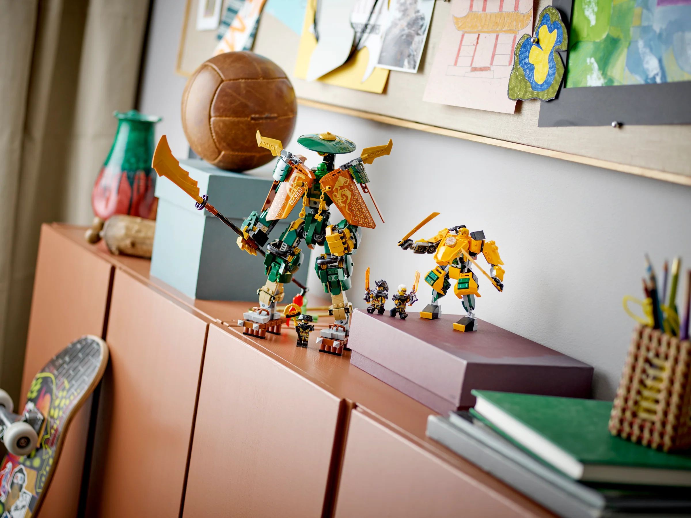 Lloyd and Arin's Ninja Team Mechs - Image 9