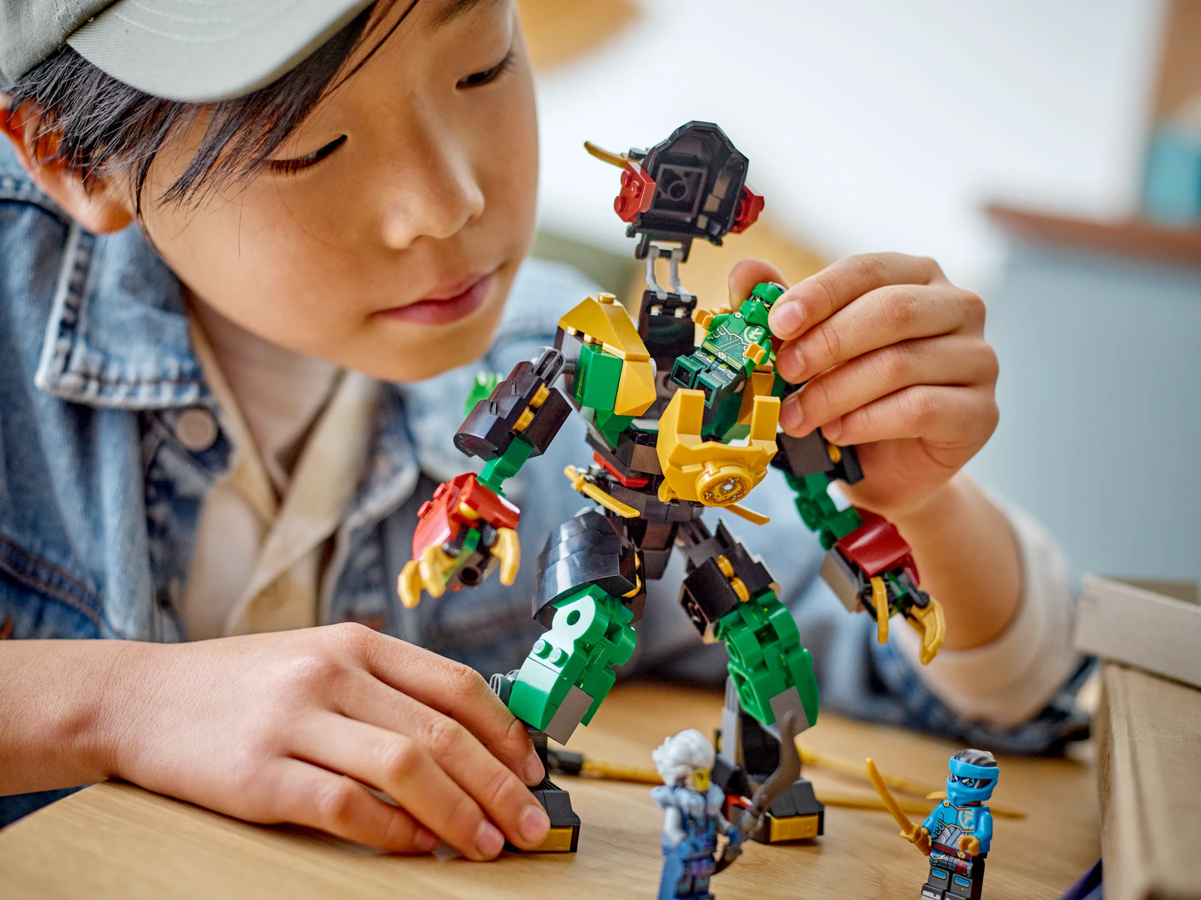 Lloyd's Elemental Power Mech - Image 5